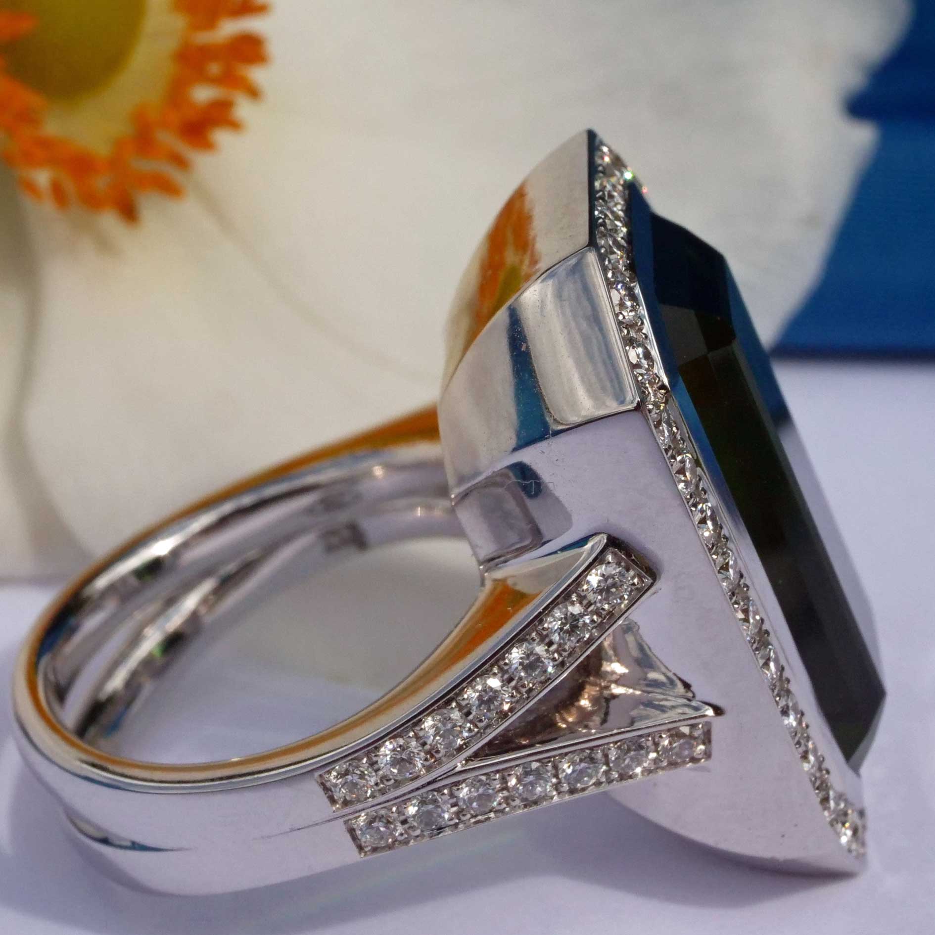 Statement Ring mit Brillanten und Turmalin Grün Augenrein aus Afghanistan 19.80 ct Investment Edelstein sehr feine Farbe 