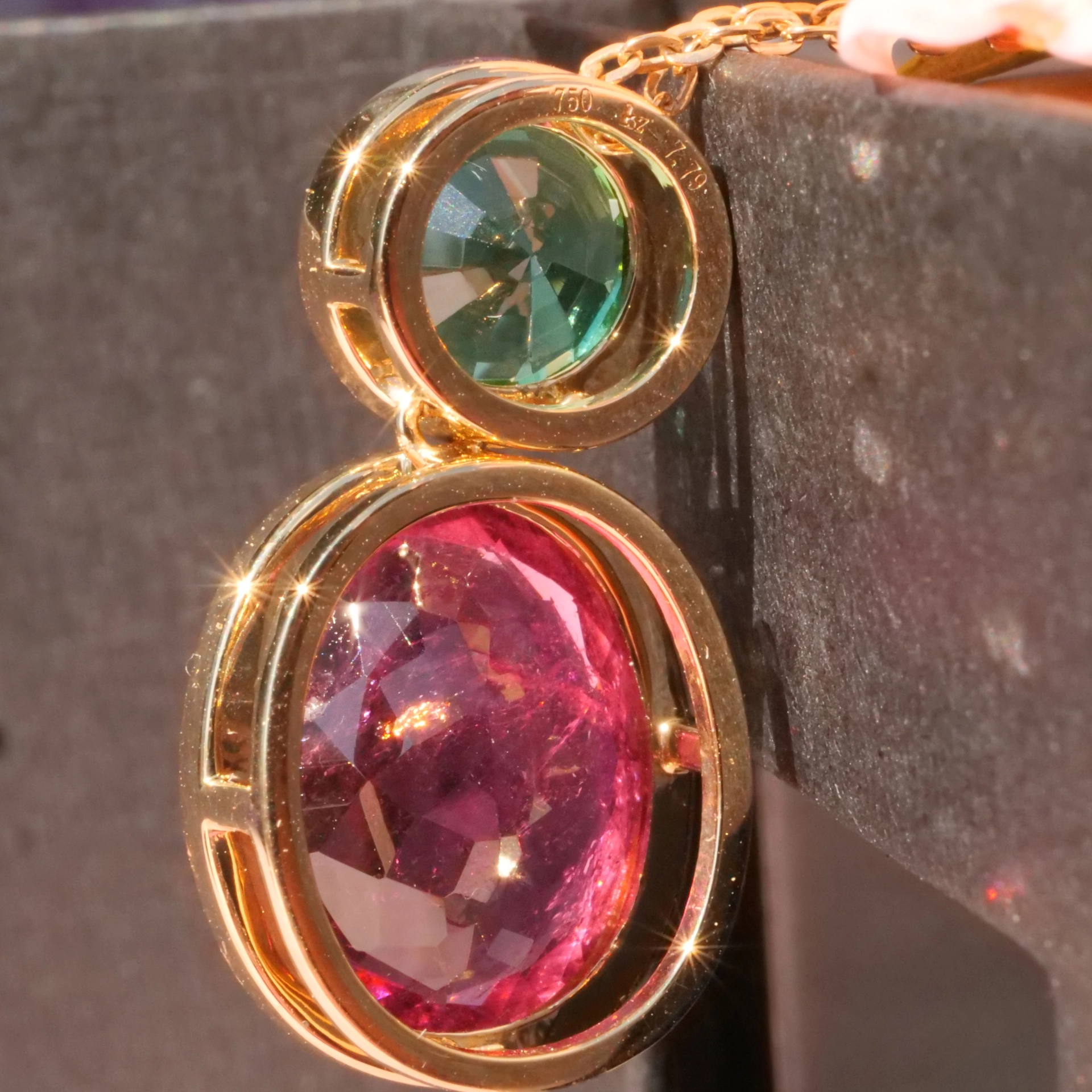 Turmalin Anhaenger 750er Gelbgold...seltene Farben..bläulich-grün und electric pink...Rubelith