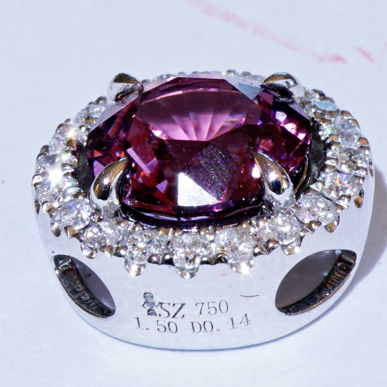 Spinell Brillant Anhänger 750er Weissgold 1.50 ct 0.14 ct fancy Naturfarbe pink violett aubergine