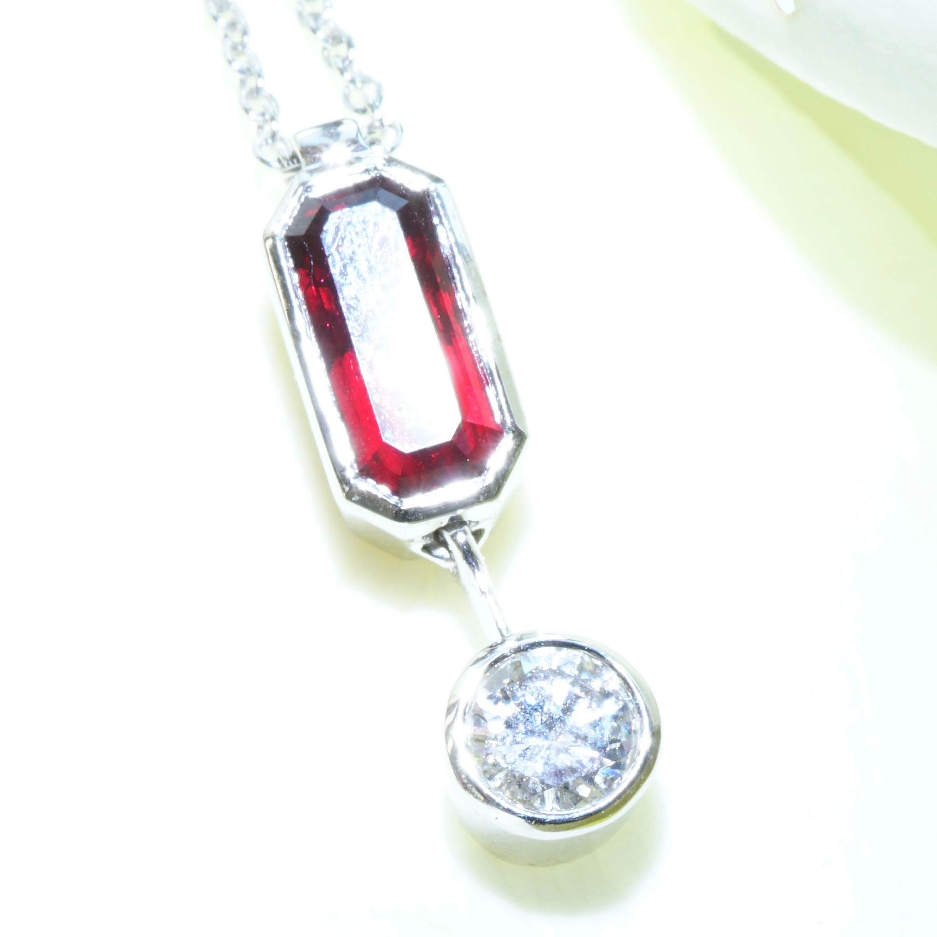 Rubin Brillant Anhänger m. Kette 750er Weissgold unerhitzt 1.03/0.26 ct IGI..High Investment
