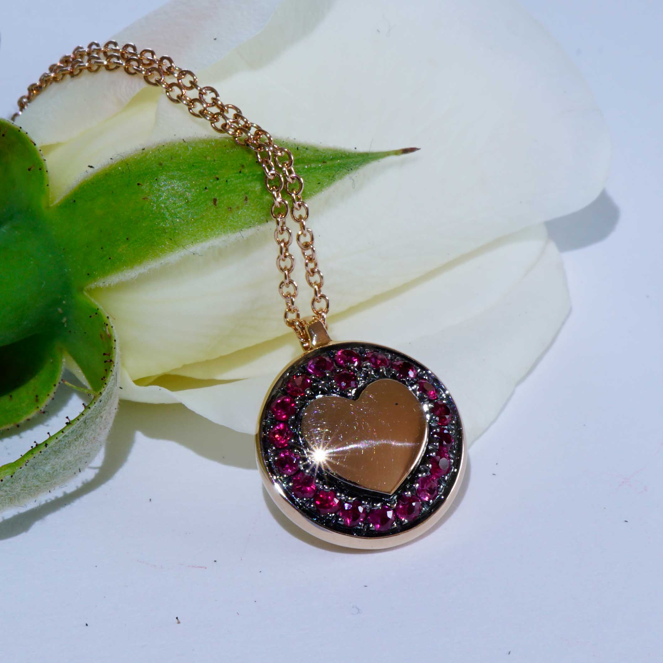 LOVE Saphir Herz Anhänger m. Kette 750er Rosegold....supercool gearbeitet in Traditionsgoldschmiede 