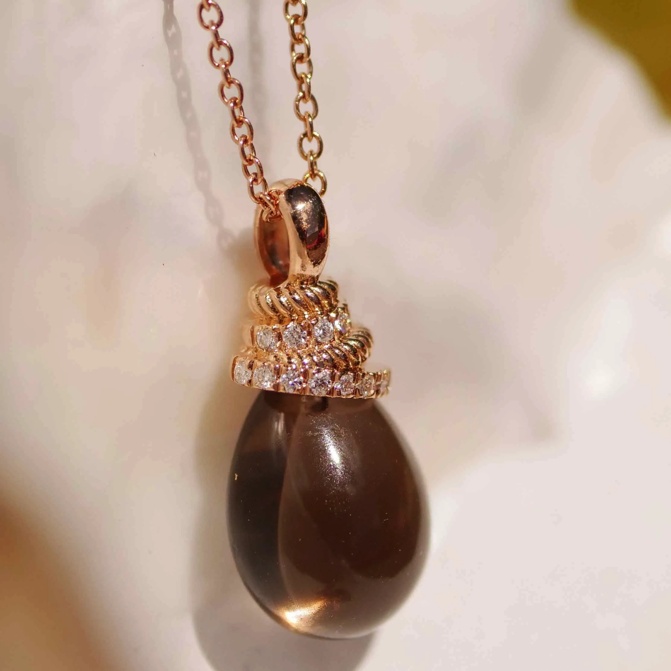 Für Segler...Rauchquarz Brillant Anhänger mit Kette 750er Rosegold...zarte Knotenform mit Drop 
