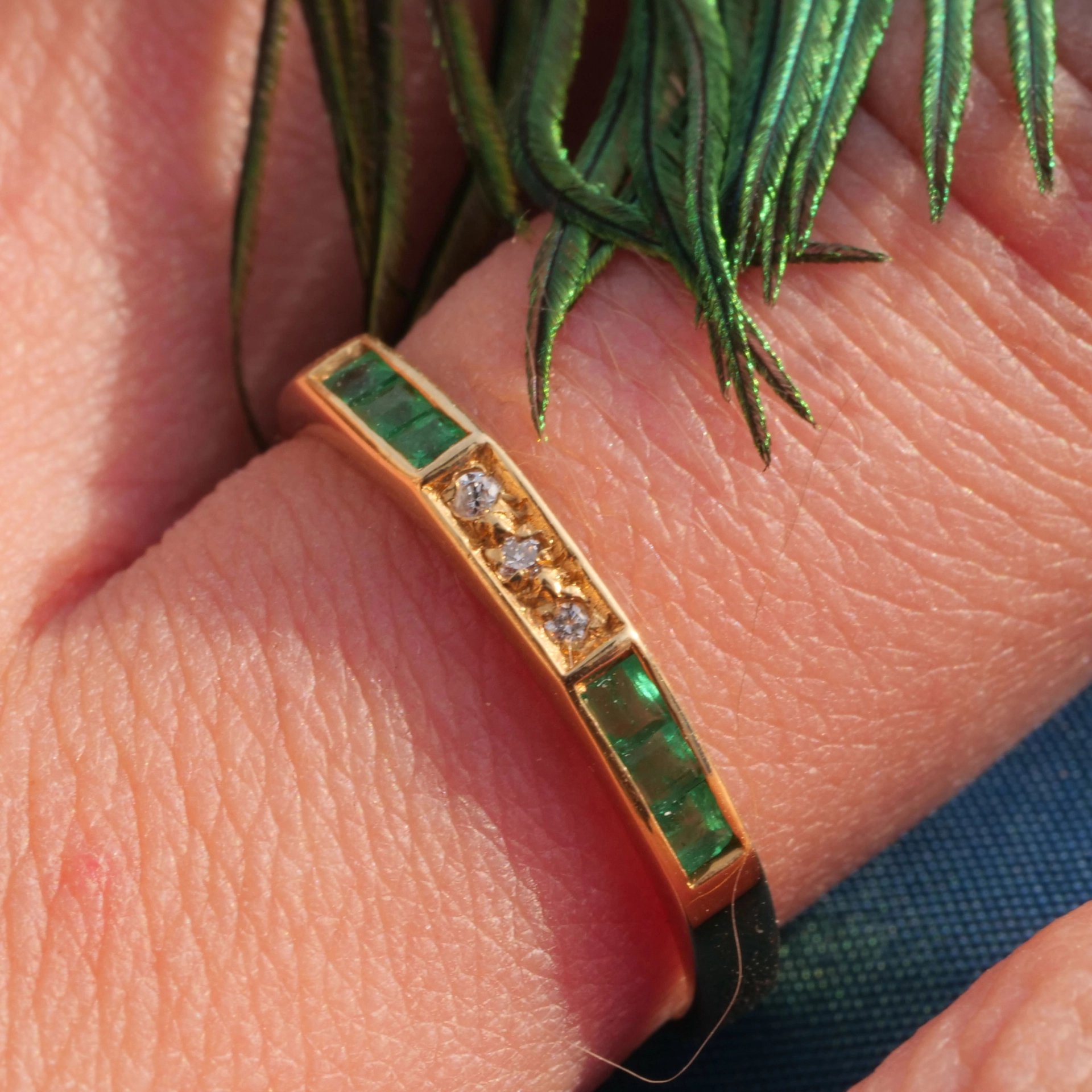 Zarter Smaragd Brillant Band Ring 750er Gelbgold neu und ungetragen Steckring