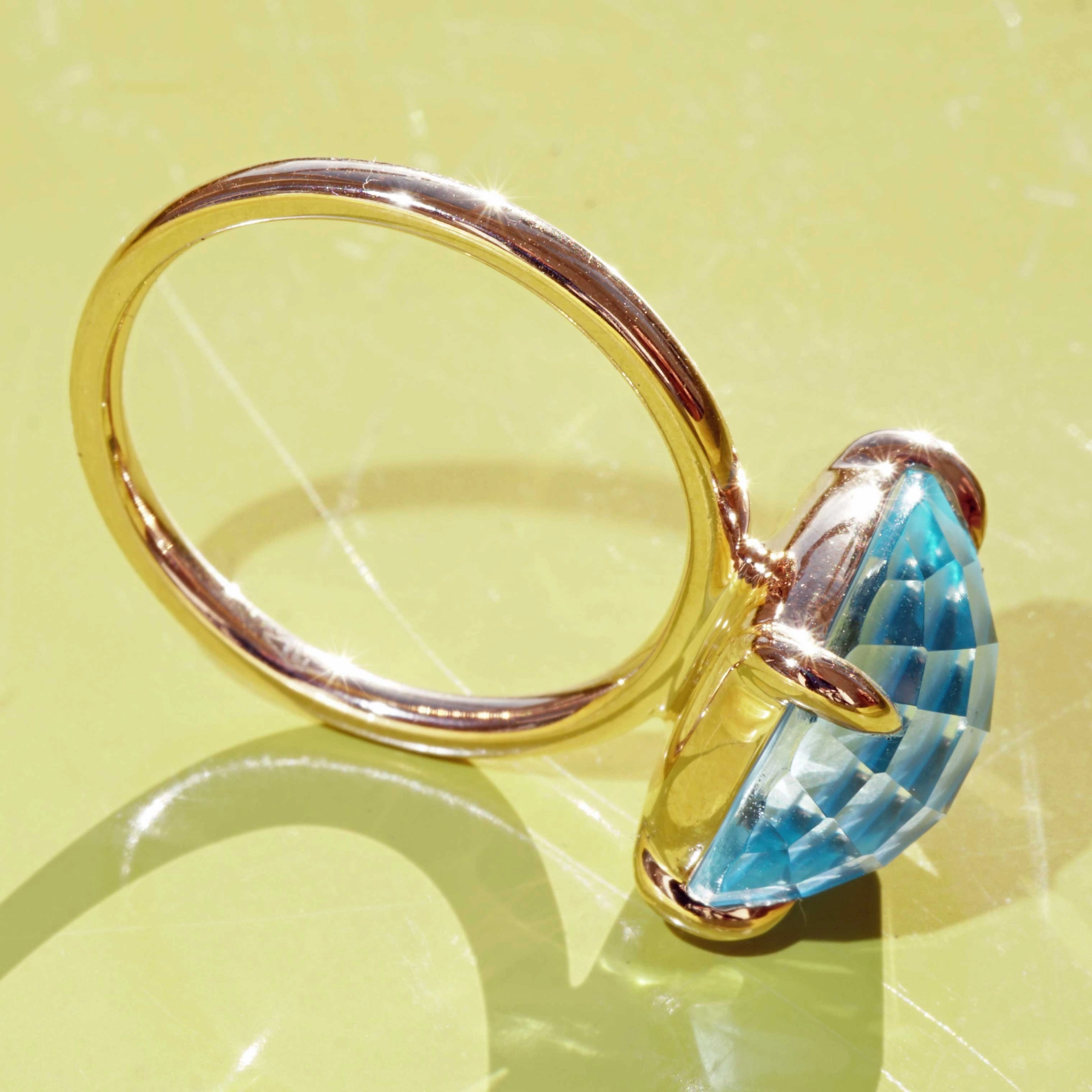Blautopas Briolett Ring 750er Rosegold made in Valenza... für einen lässigen Schmuckstil