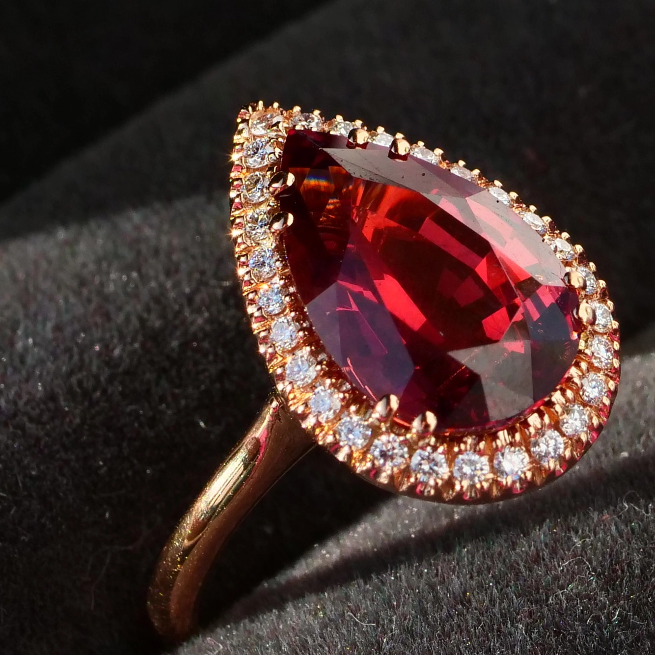 Malaya Granat Brillant Ring 750er Rosegold 5.45 ct Tansania....ein Wandlungskünstler