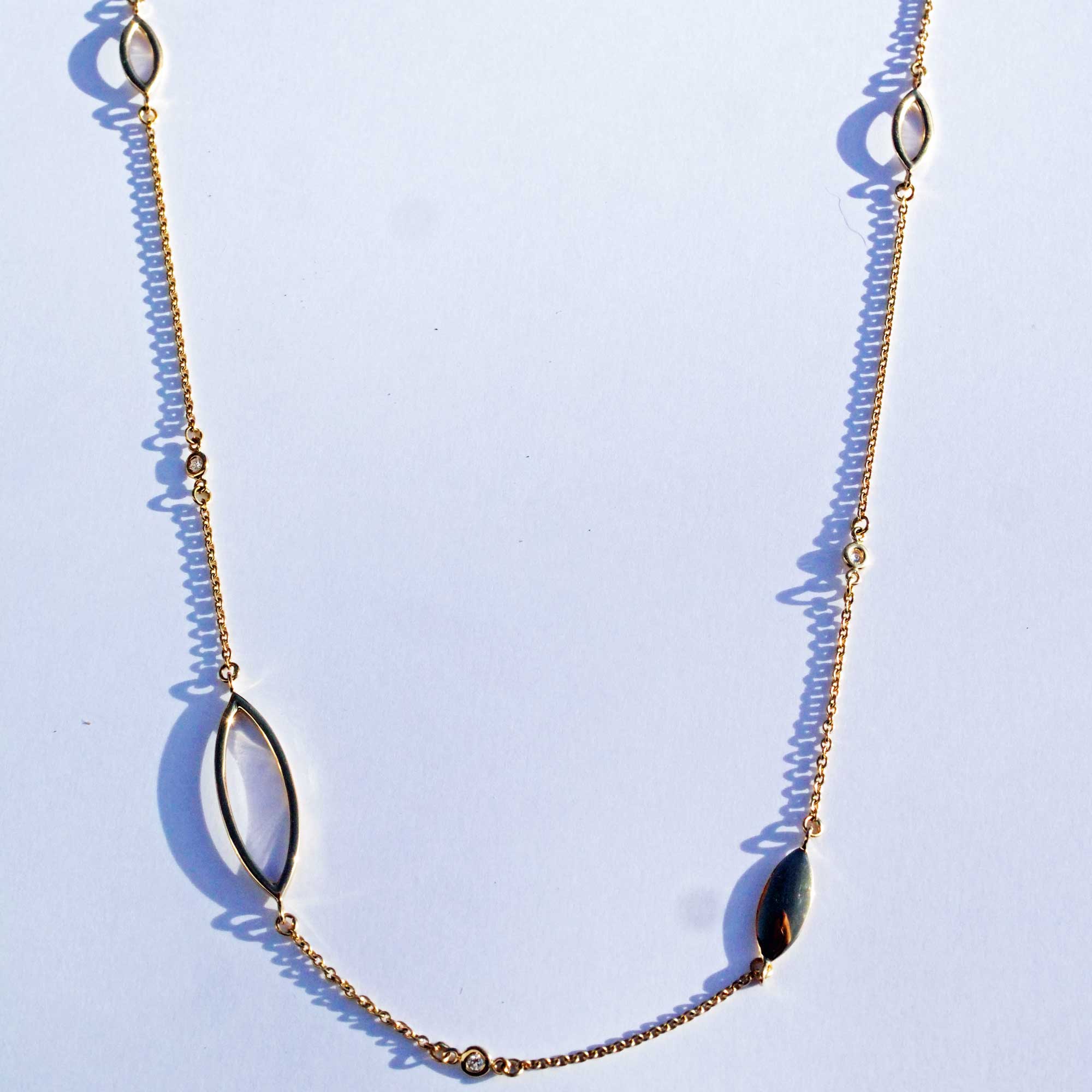 Motion Brillant Collier von Silhouette Schmuck Pforzheim in 585er Gelbgold 0.06 ct W SI  