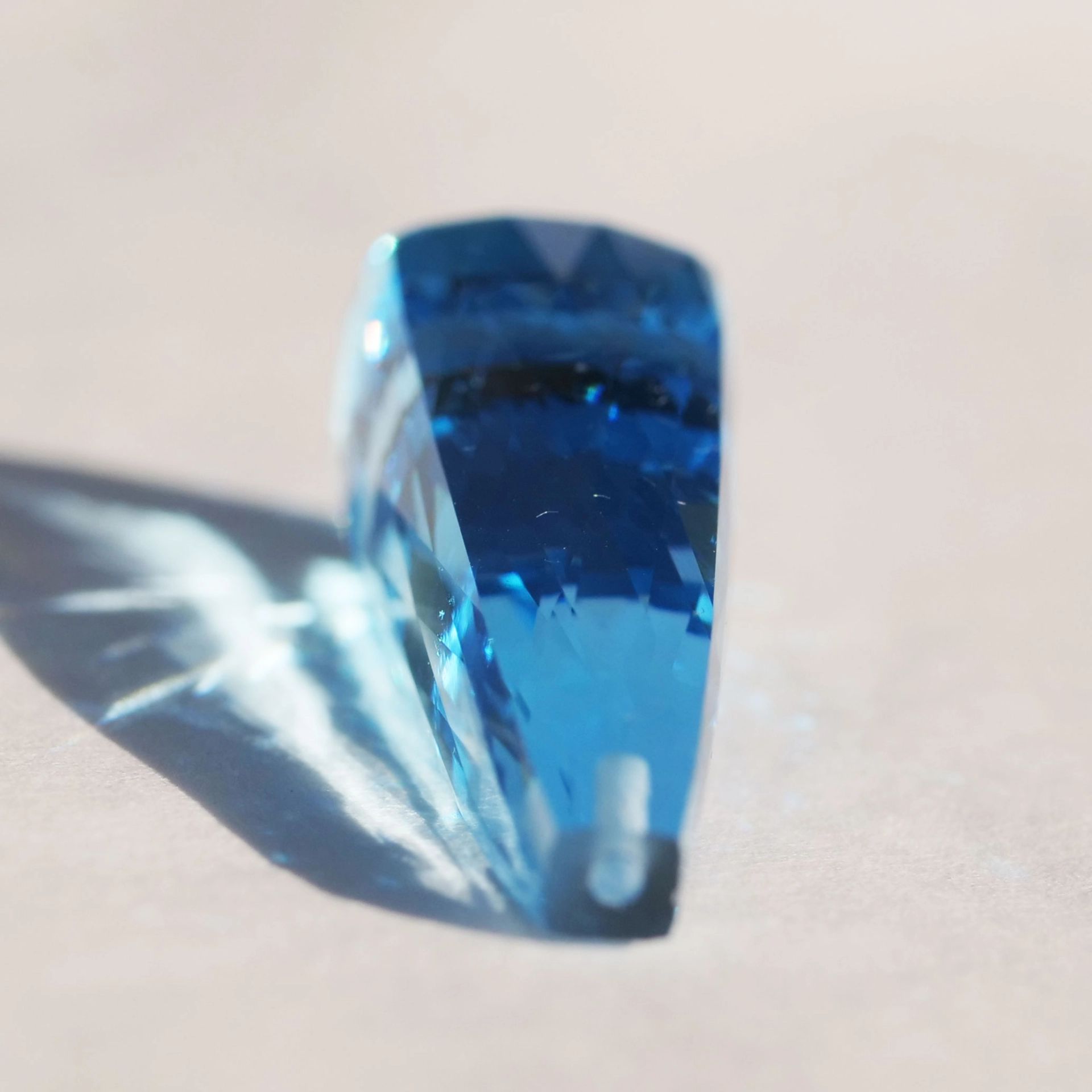 Blautopas Pampel 28 ct 30 x 10 mm Swiss BLUE Toller Schliff