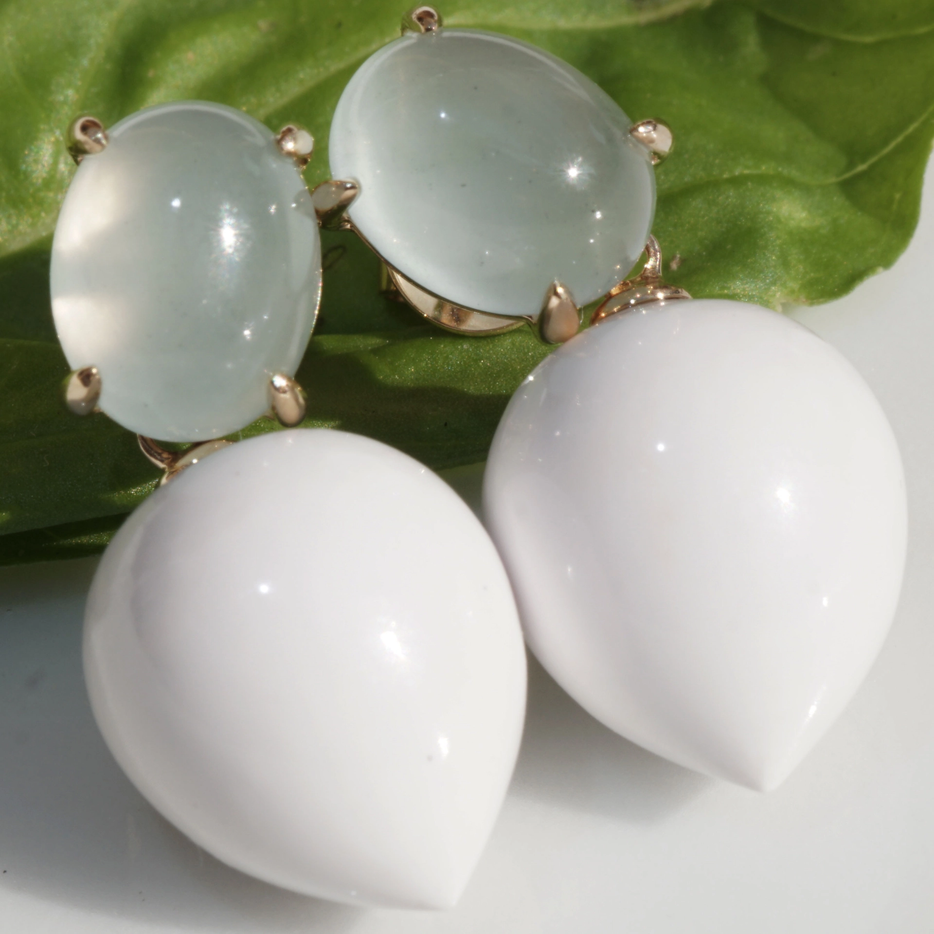 Cacholong Aquamarin Ohrhänger 585er Gelbgold...Himmelblau und Schneeweiss