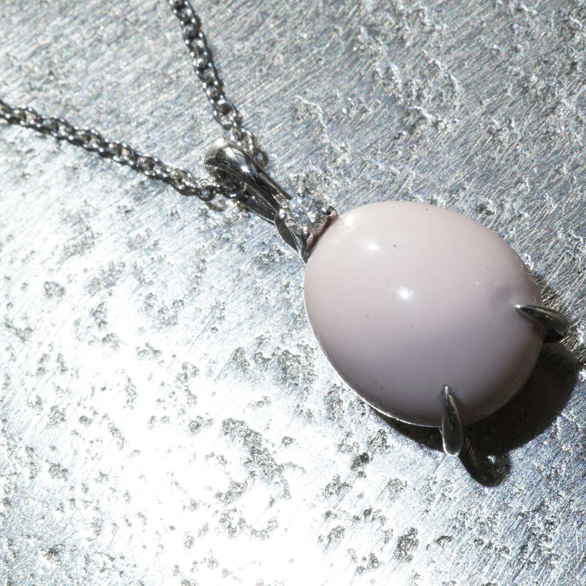 Engelhaut Korall Diamant Anhänger Drop 750er Weissgold entzückend 3.55 ct 0.02 ct mit Kette