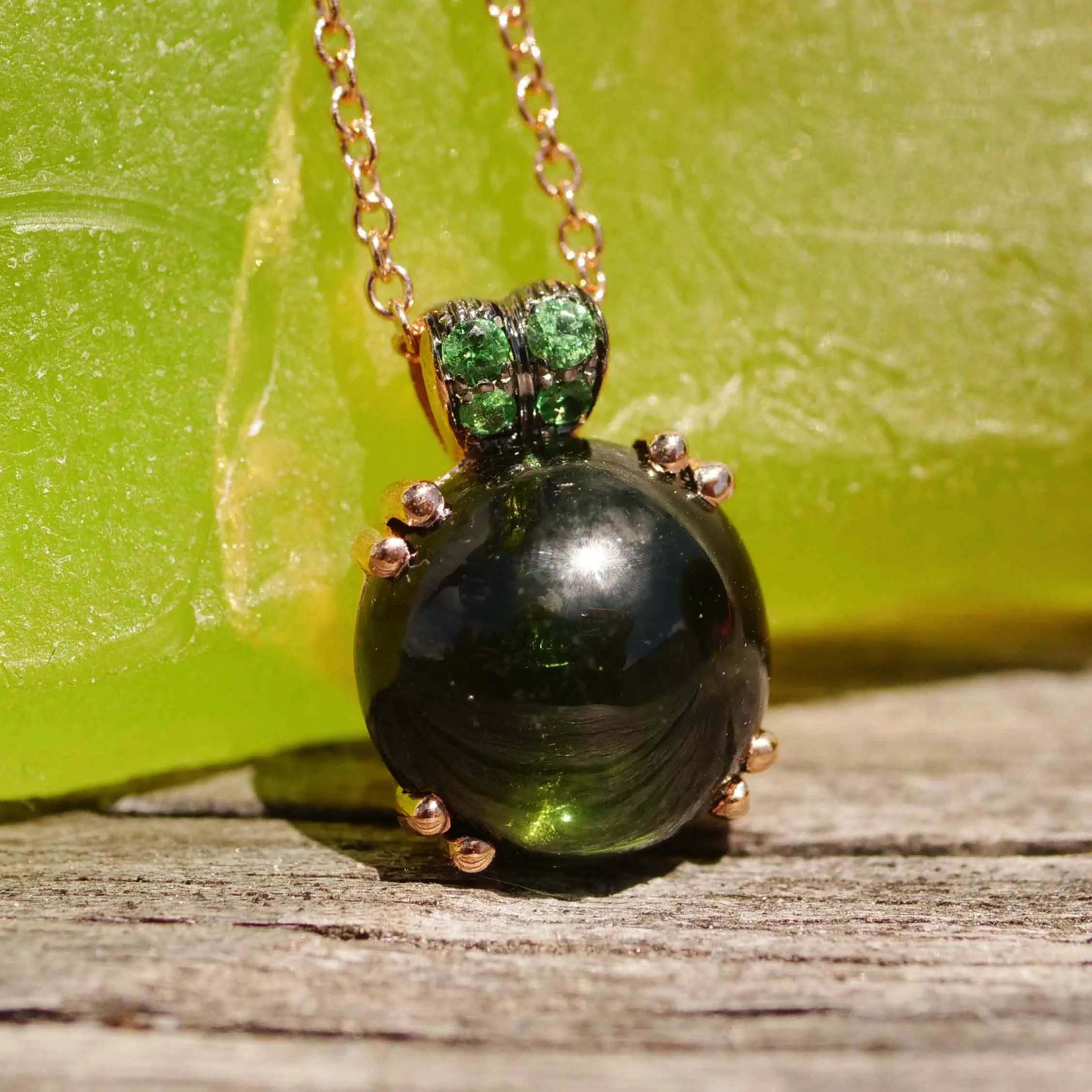 Turmalin Tsavorit Anhänger mit Kette 750er Rosegold...Bubbles..runde Edelstein Cabochons zum Verlieben