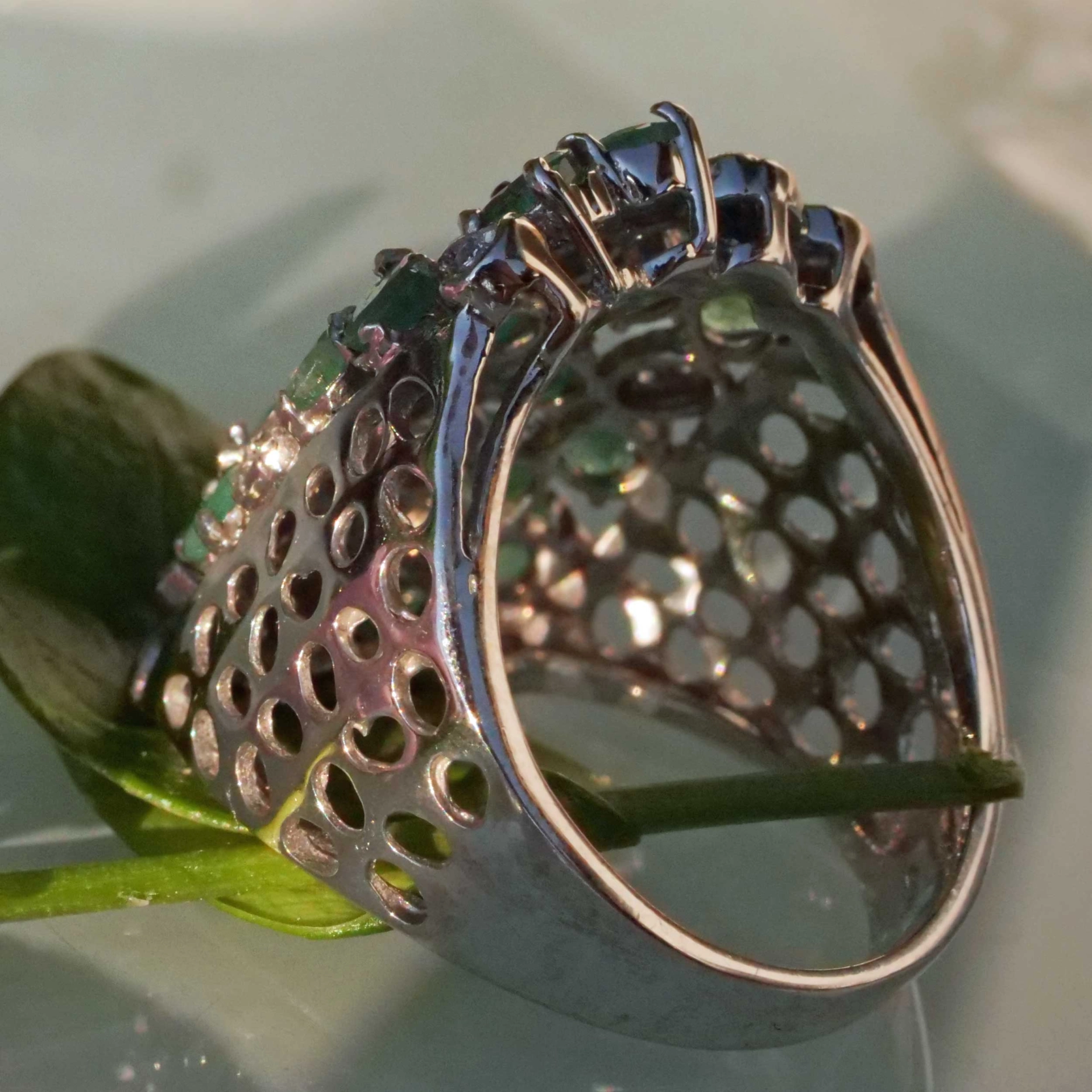 Smaragd Brillant Ring 750er Weissgold repräsentative florale Form 22 x 23 mm 0.40 2.50 ct