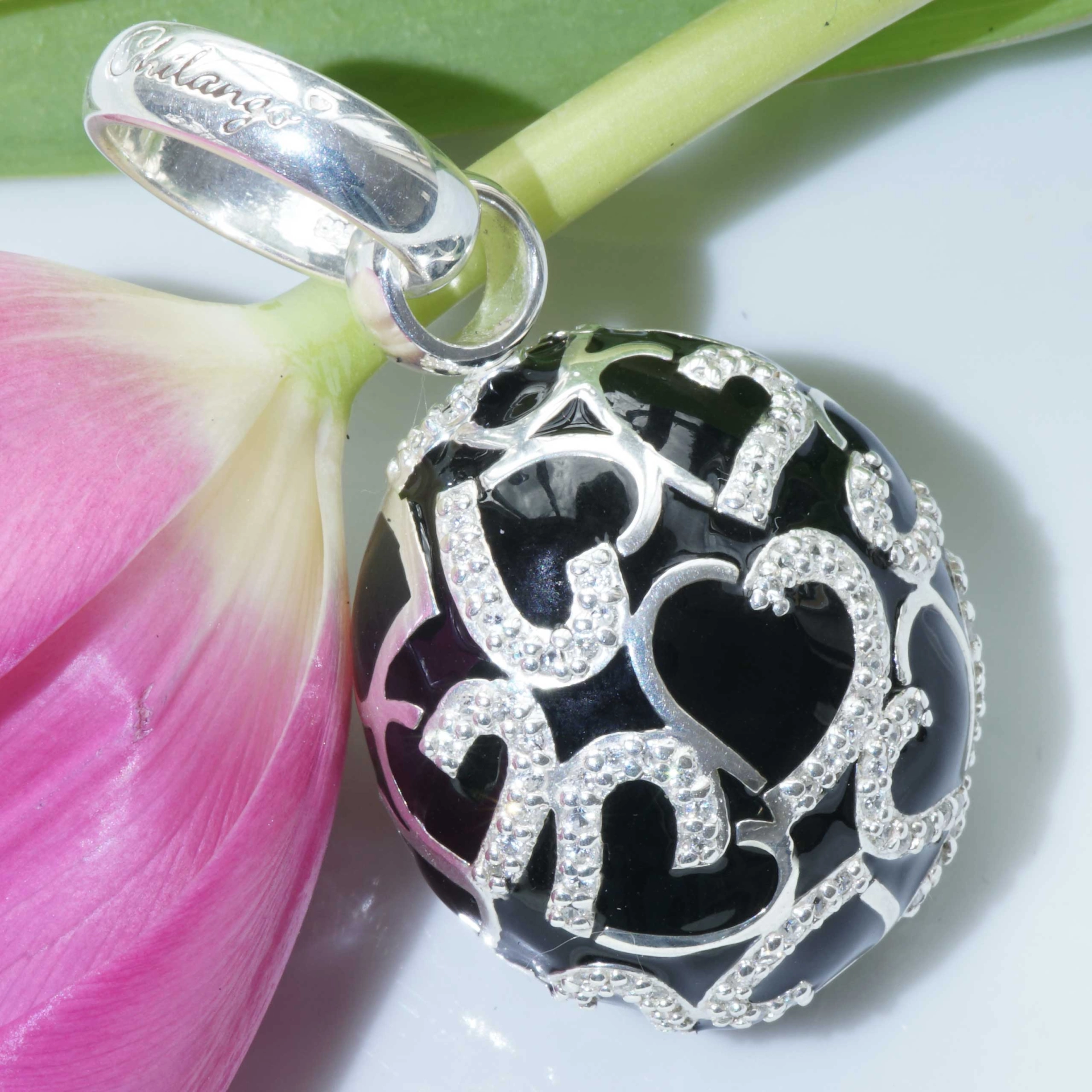 Original Chilango Anhänger im Stil Faberge Emaille Heart Black 925er Silber mit Steinbesatz