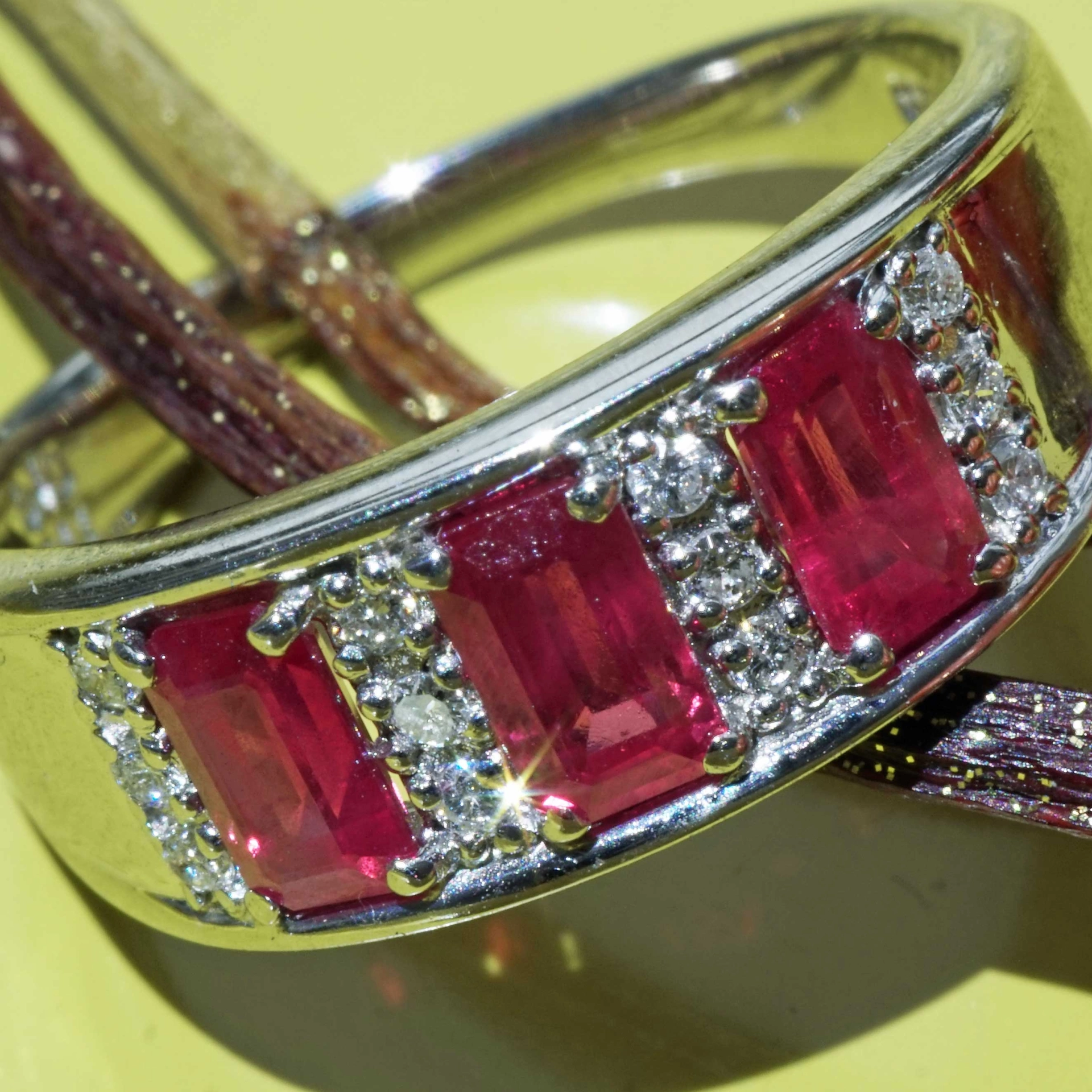 Rubin Brillant Ring 900er Platin 1.16 0.10  ct im interessanten Emeraldcut grandiose Farbe