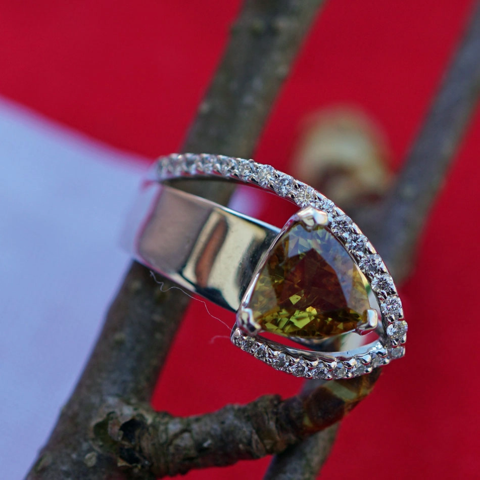 Sphen Brillant Ring 750er Weißgold 1.58 ct 0.23 ct