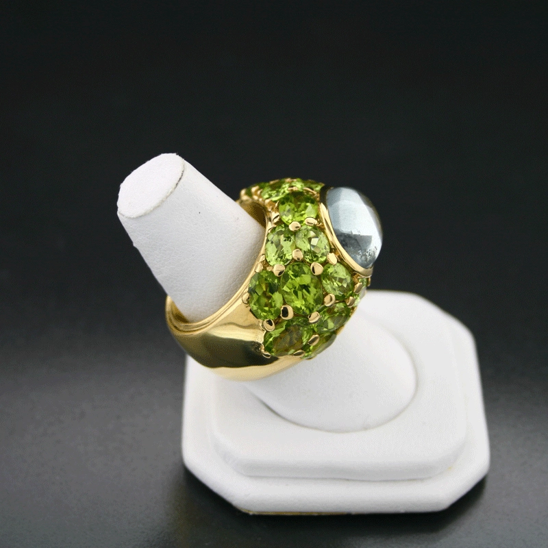 Goldschmiedeunikat, perfekt gefaßte Peridots und ein Aquamarincabochon