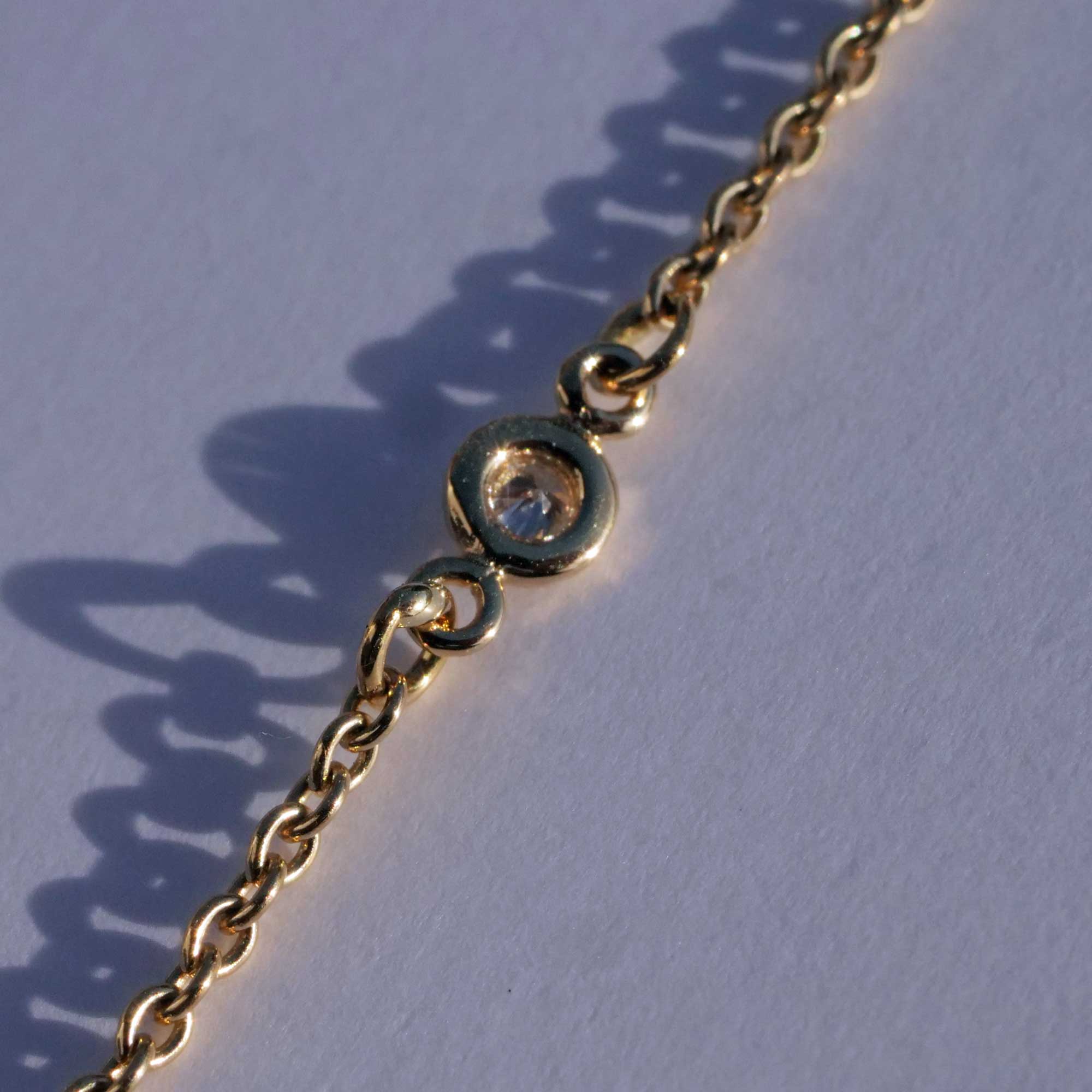 Motion Brillant Collier von Silhouette Schmuck Pforzheim in 585er Gelbgold 0.06 ct W SI  