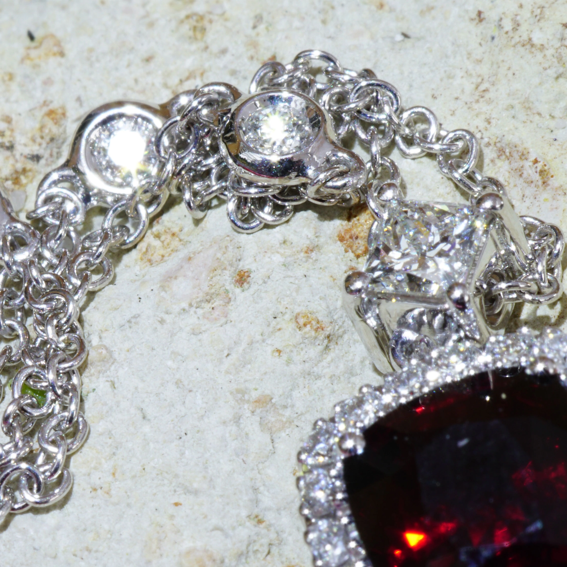 Spinell Diamant Collier 1.65 ct 0.40 ct Rot Burma 750er Weissgold...unglaubliche Lichtbrechung und B