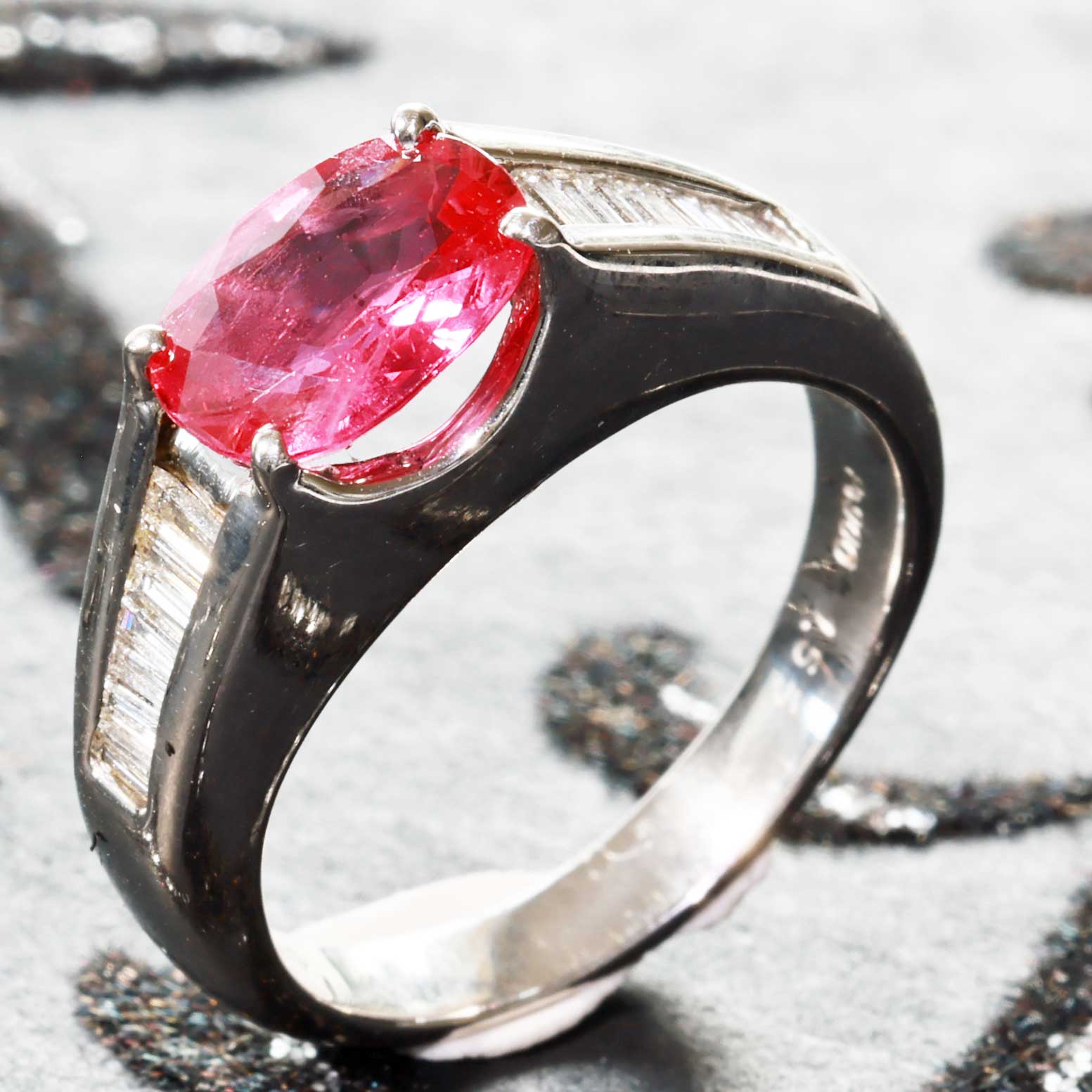 Rubin Diamant Ring in 900er Platin 1.55 ct 0.22 ct AAA+ Brillanz Top leuchtend rot-pink
