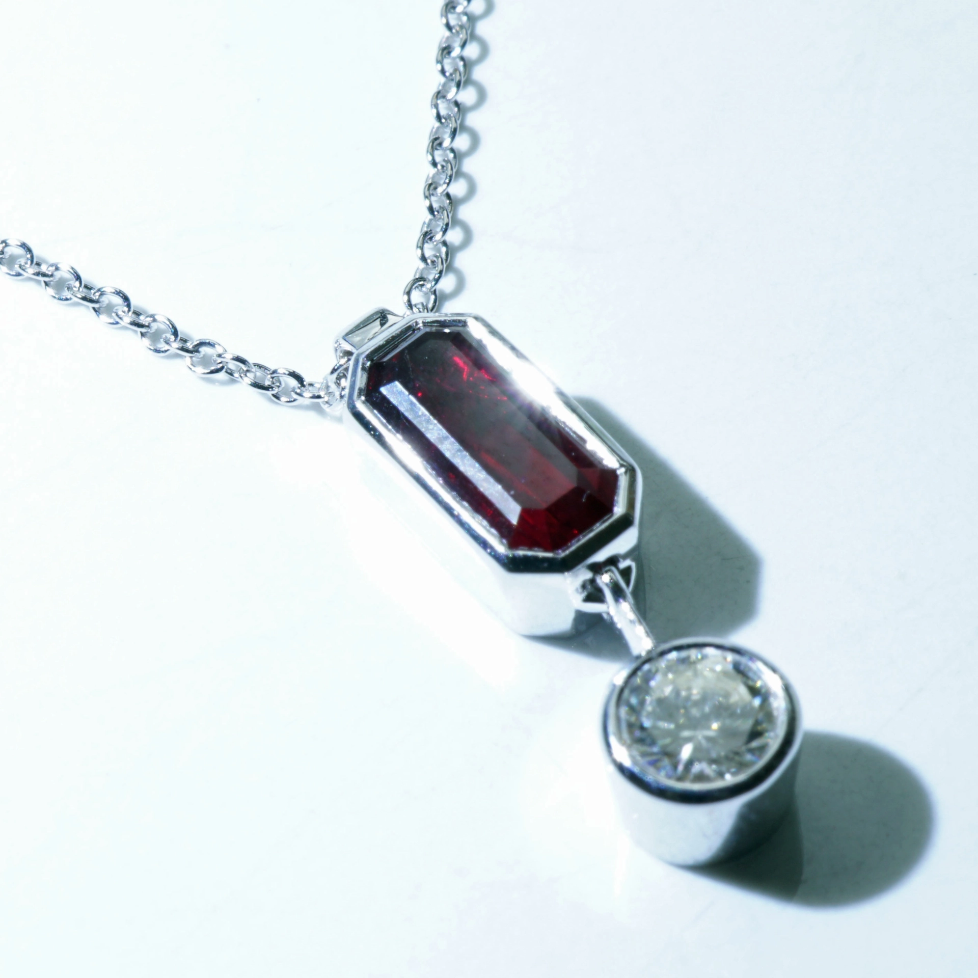 Rubin Brillant Anhänger m. Kette 750er Weissgold unerhitzt 1.03/0.26 ct IGI..High Investment