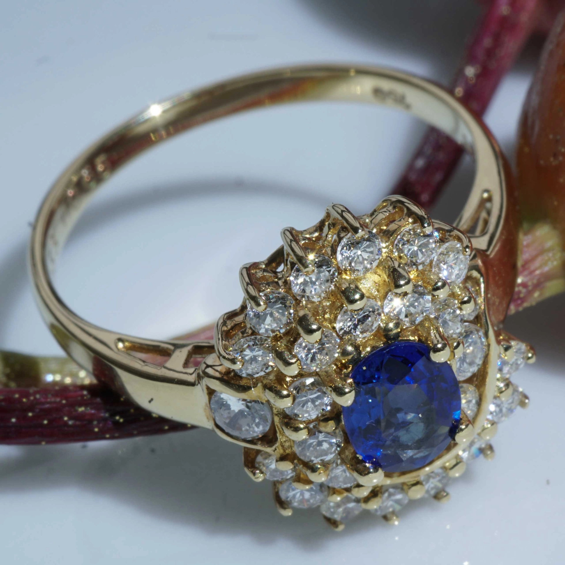 Saphir Brillant Ring 750er Gelbgold Hochwertigste Edelsteine....Qualität die Freude bereitet