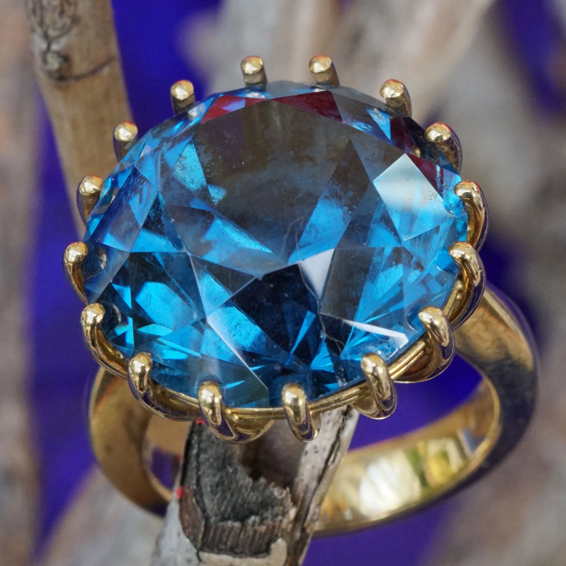 XXL Ring mit Iolith in 750er Gold massiv aus Nachlassverwertung