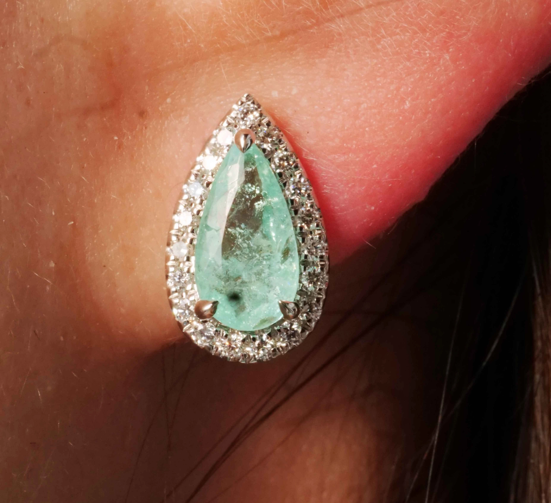 Paraiba Turmalin Ohrsteckern 1.36 ct AAA 0.37 ct TW VVS-VS 750er Weissgold SCHWIMMBADBLAUGRÜN