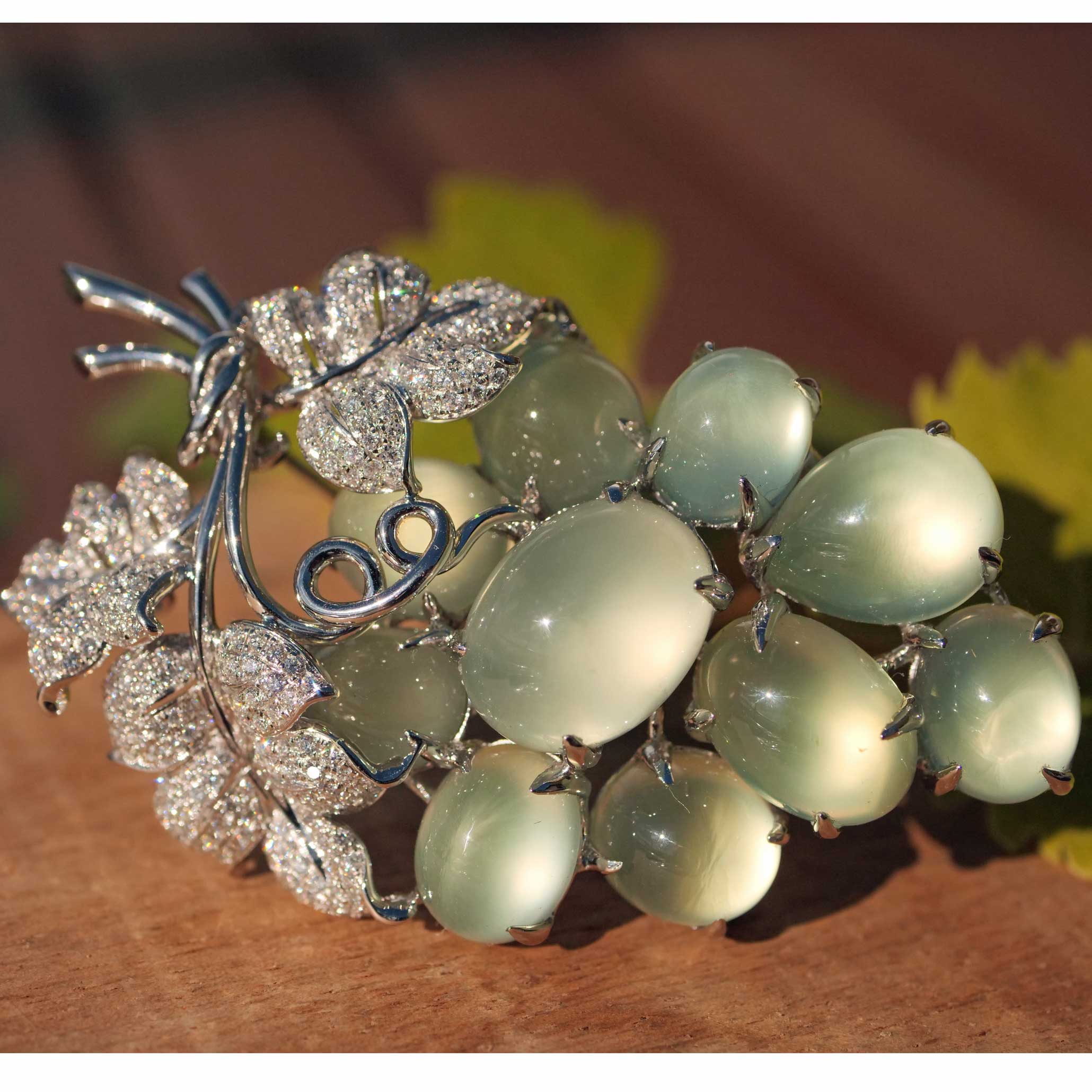 Wein Prehnit Brillant Brosche mit Anhänger 750er Weissgold 70 ct 2.19 ct TW / VVS VS Meisterstück