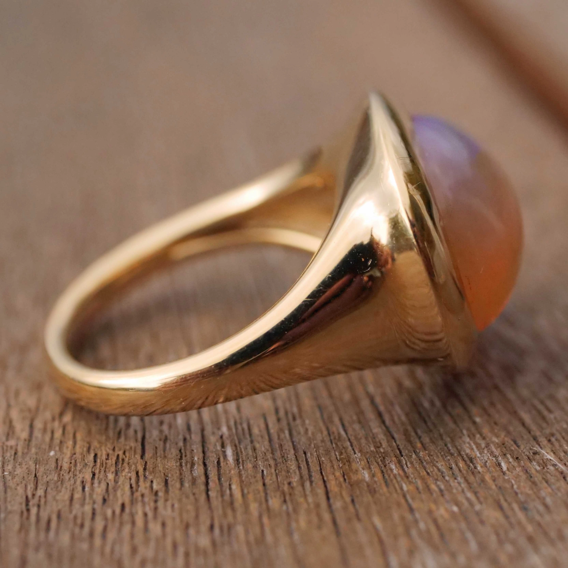 Feueropal Ring 7.44 ct 750er Gelbgold...made in Valenza (Italien)...modernes Design in Kissenform
