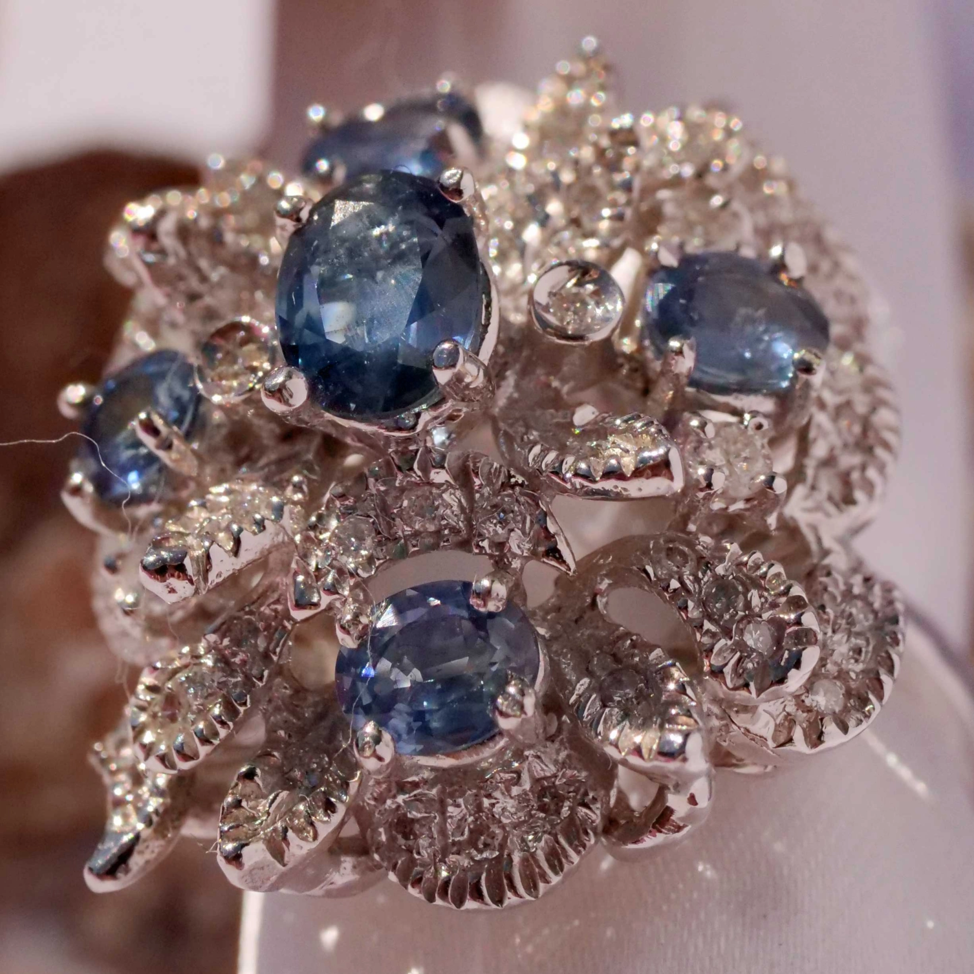 Saphir Brillant Ring 750er Weissgold 1.80 0.60 ct repräsentative florale Form 21 x 21 mm