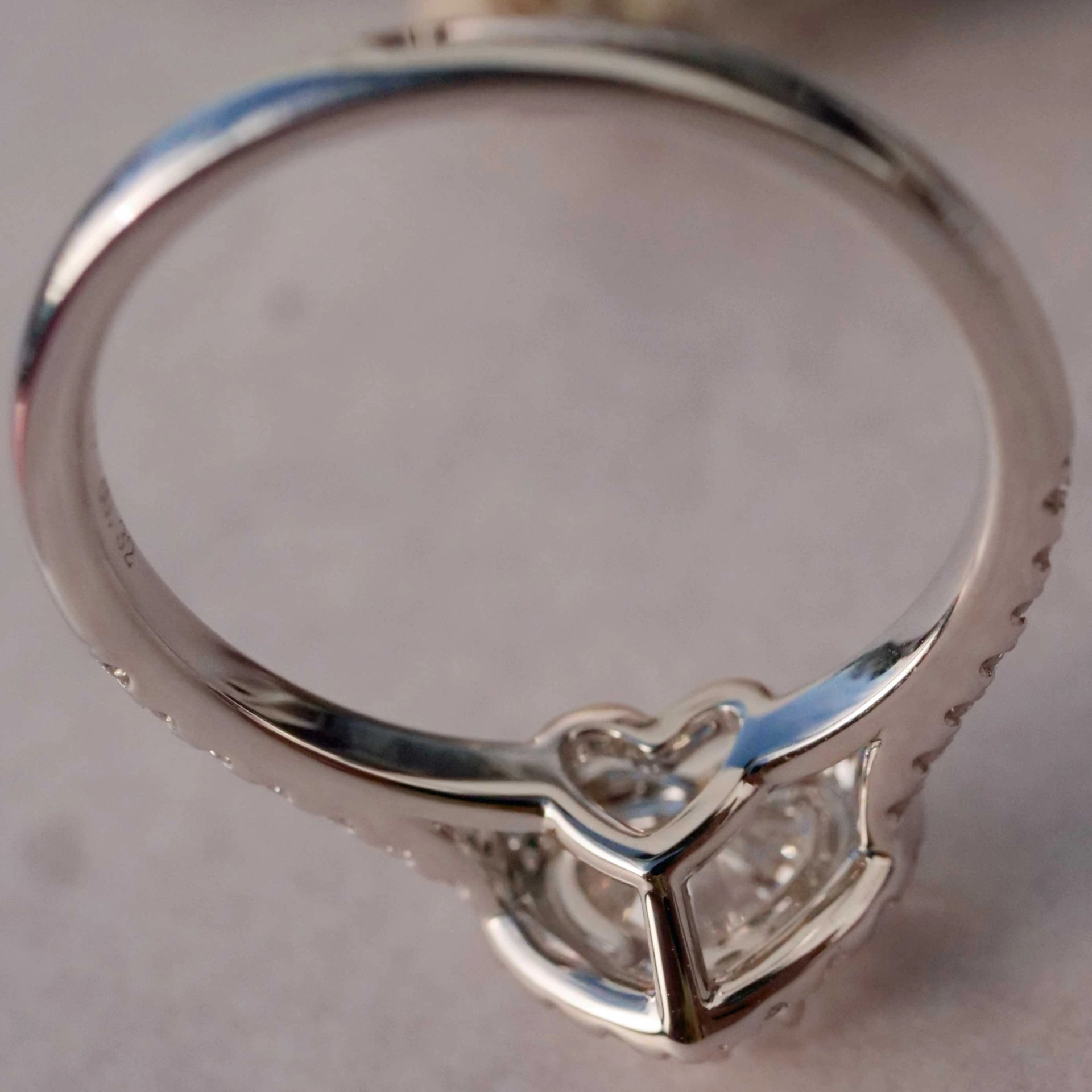 Ring hochfeines Brillant HERZ 1.00 ct E VVS2  5.41 x 6.72 x 4.31 mm GIA Gutachten 750er Weissgold