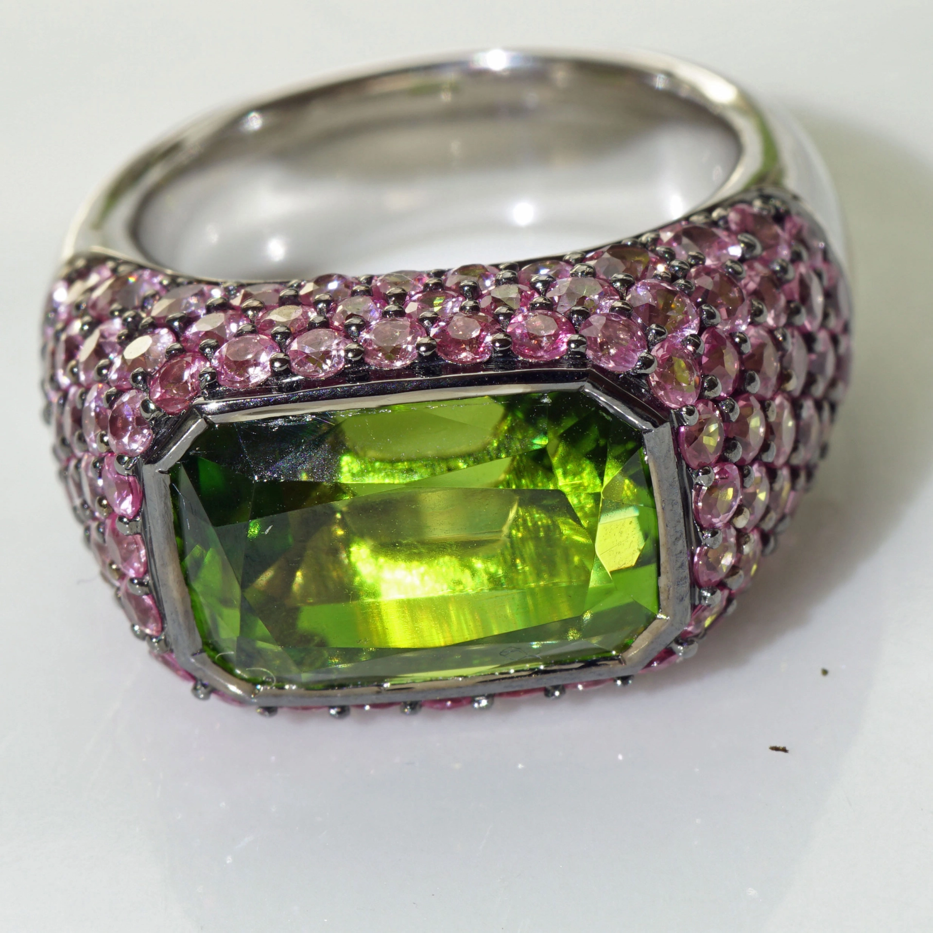 Saphir Peridot Ring 750er Weissgold Investment Edelstein Supat Mine Pakistan 9 ct mit Expertise