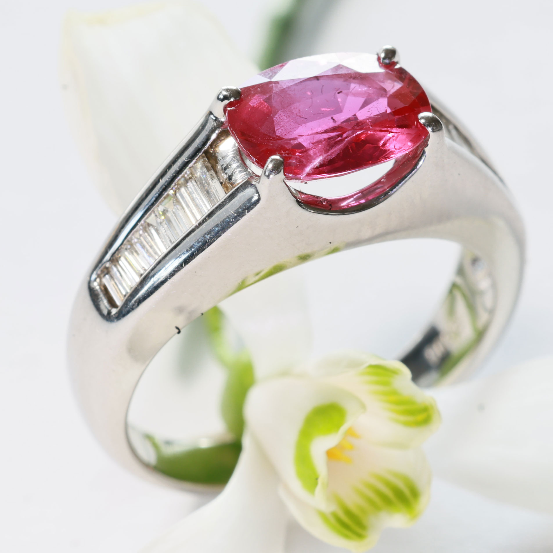 Rubin Diamant Ring in 900er Platin 1.55 ct 0.22 ct AAA+ Brillanz Top leuchtend rot-pink