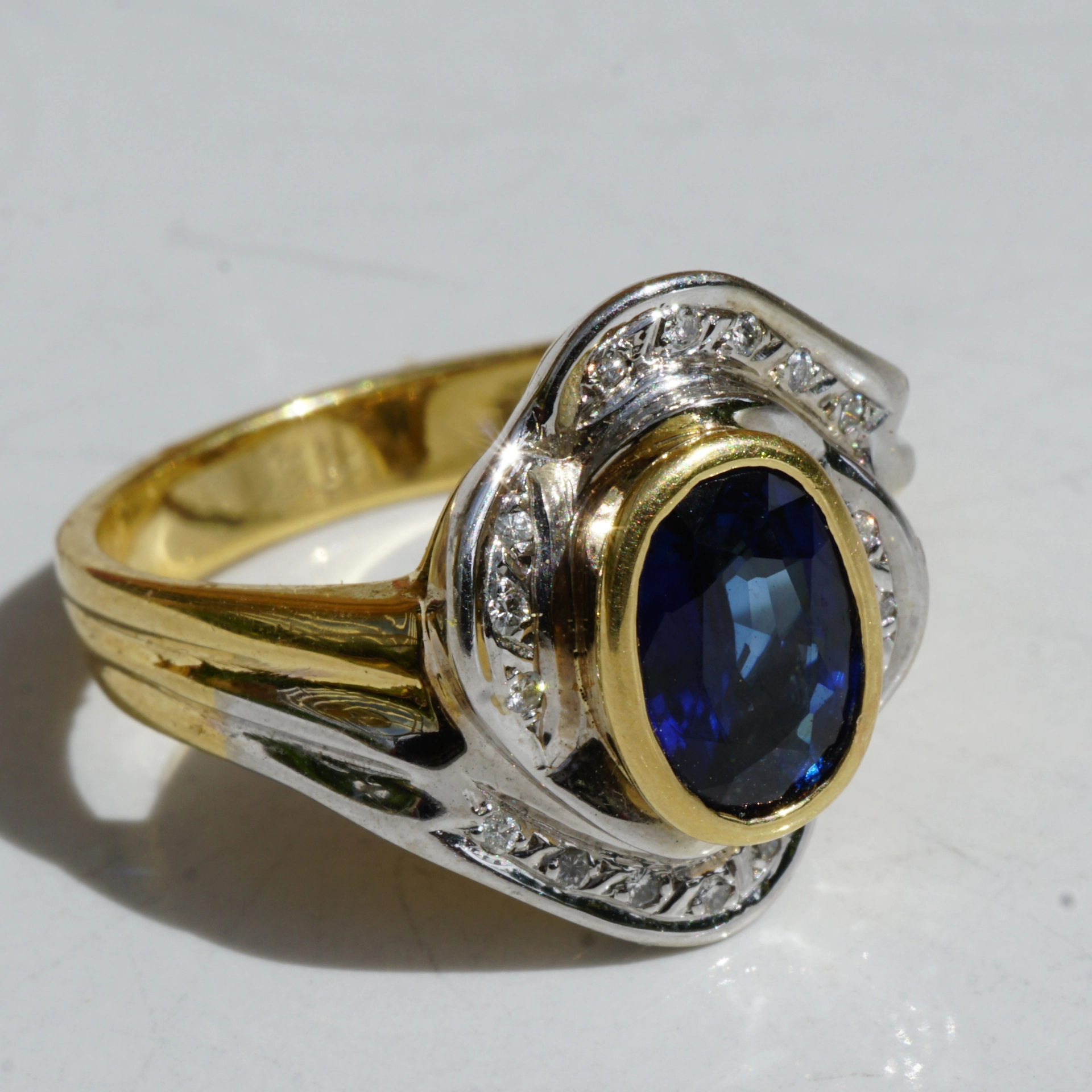 Saphir Brillant Ring 750er Gelbgold....royal blue saphire AAA total massiv