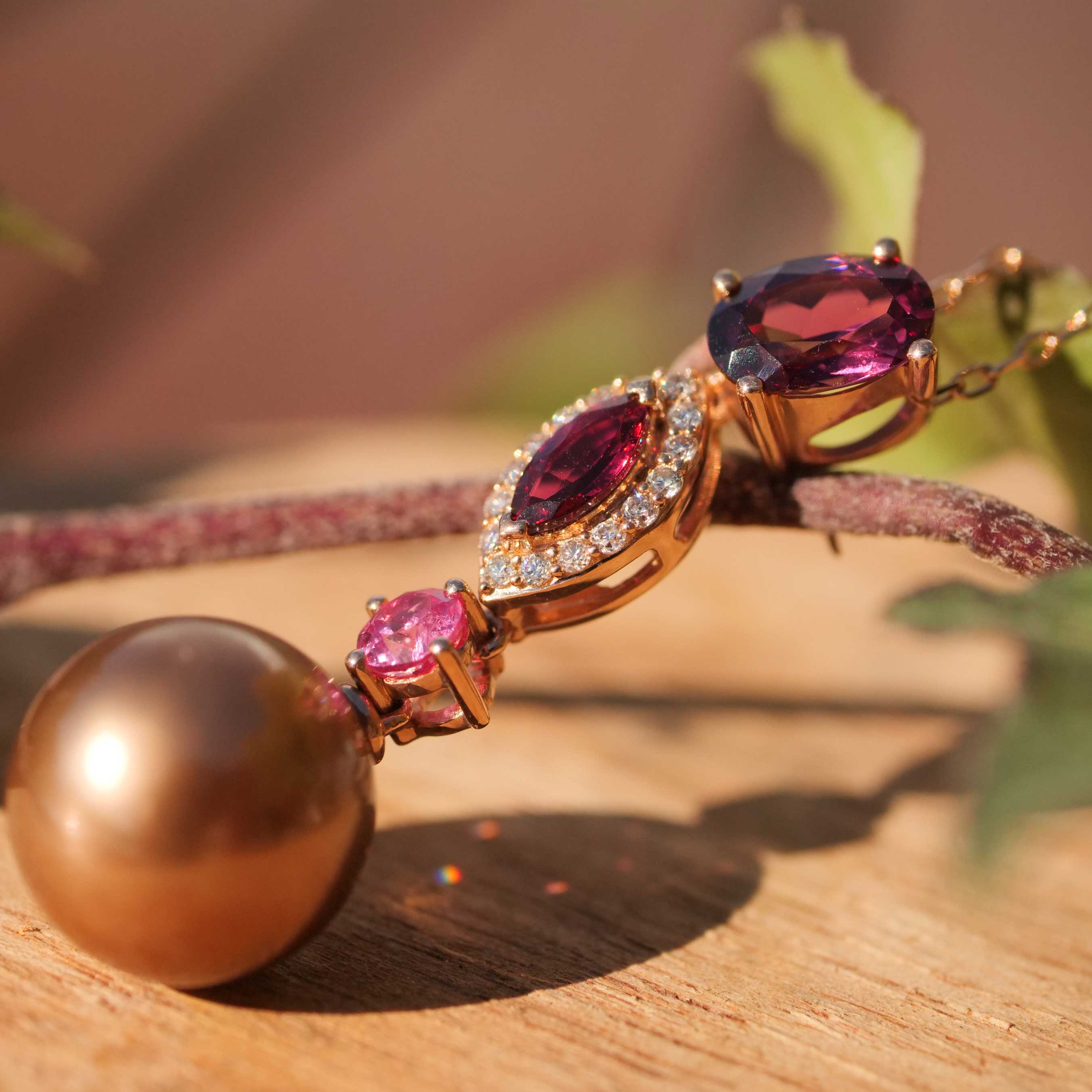 Südsee Perl Rhodonit Brillant Anhänger mit Kette 750er Rosegold...warme Rottöne für kuschlige Tage