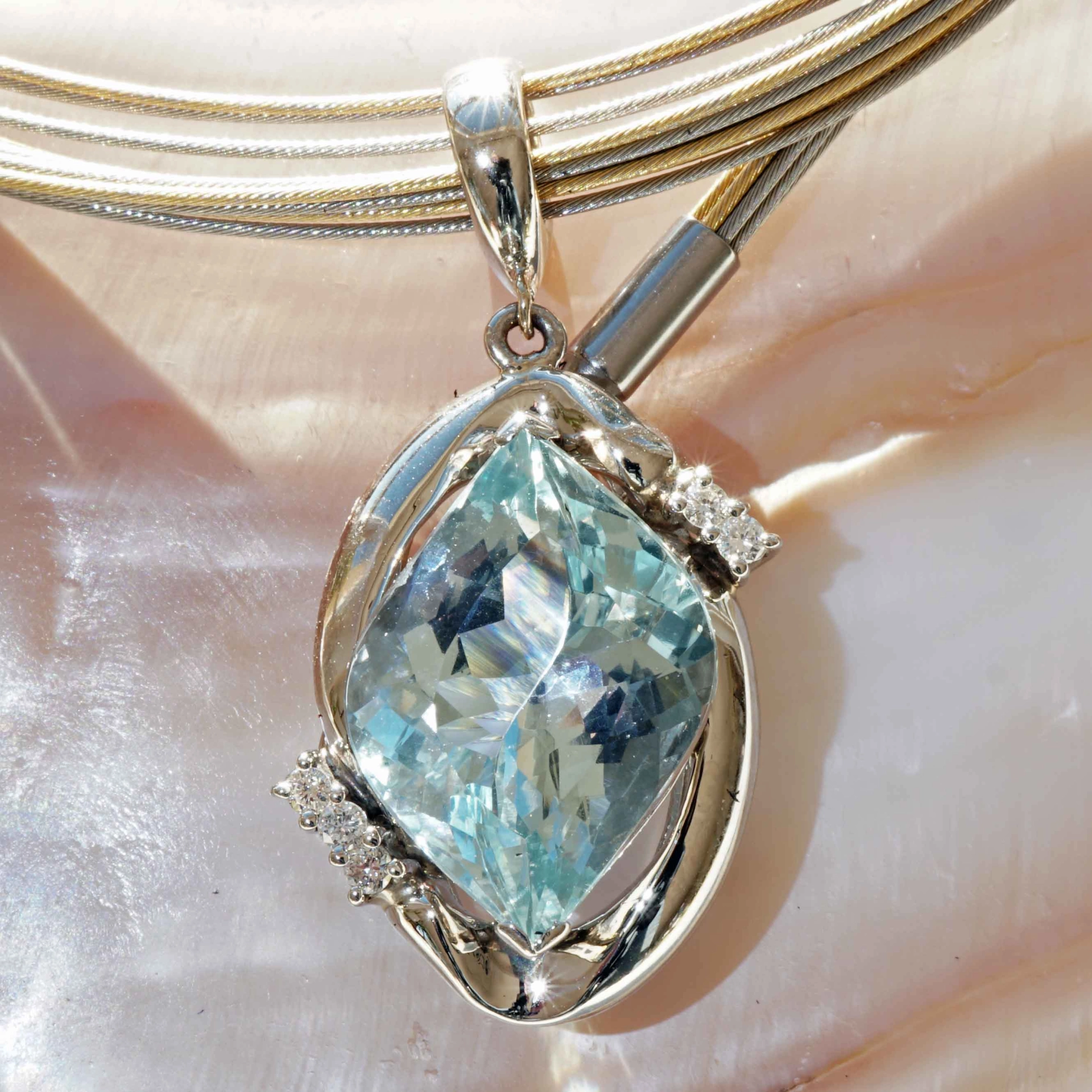 Aquamarin Brillant Anhänger 7.87 ct 0.11 ct Platin 900er 11 Gramm Phantasieschliff