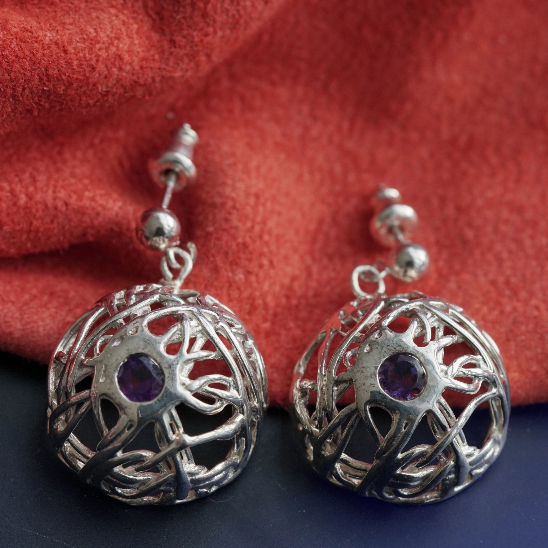 Ohrstecker Wollknäuel mit Amethysten 20 mm D. Silber Handarbeit