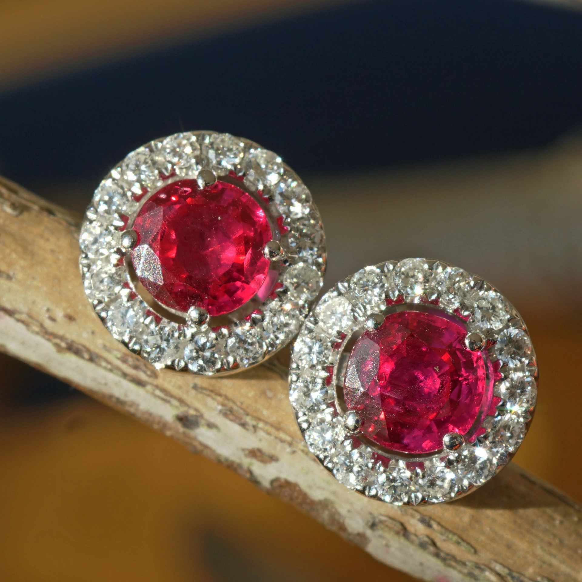 Burma Rubin Brillant Ohrstecker 1.22 ct 0.29 ct 750er Gold 8,5 mm D. AAA+ Topbrillanz