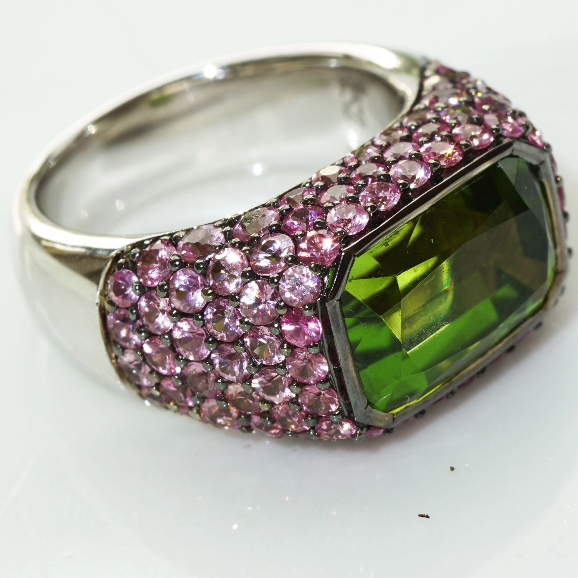 Saphir Peridot Ring 750er Weissgold Investment Edelstein Supat Mine Pakistan 9 ct mit Expertise