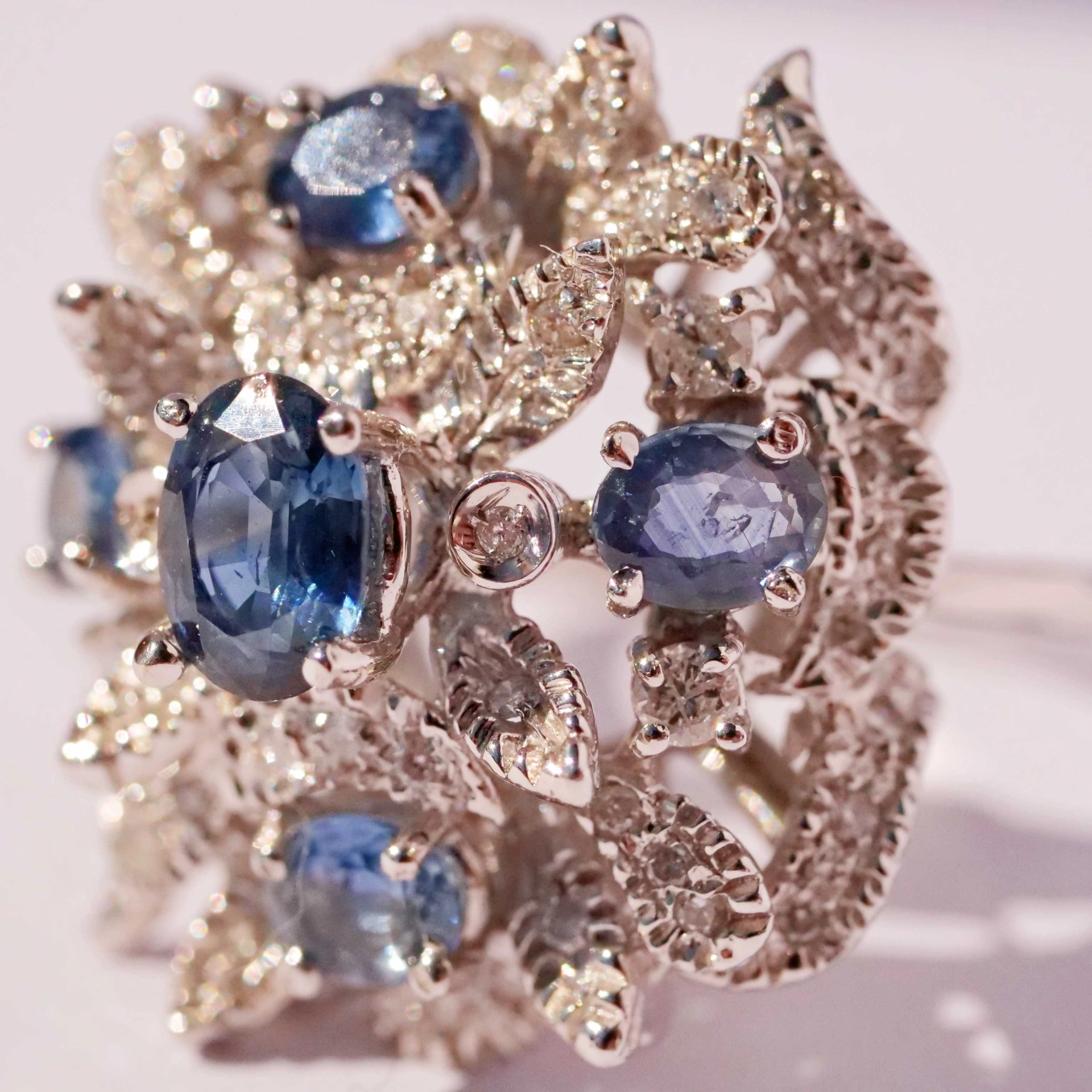 Saphir Brillant Ring 750er Weissgold 1.80 0.60 ct repräsentative florale Form 21 x 21 mm