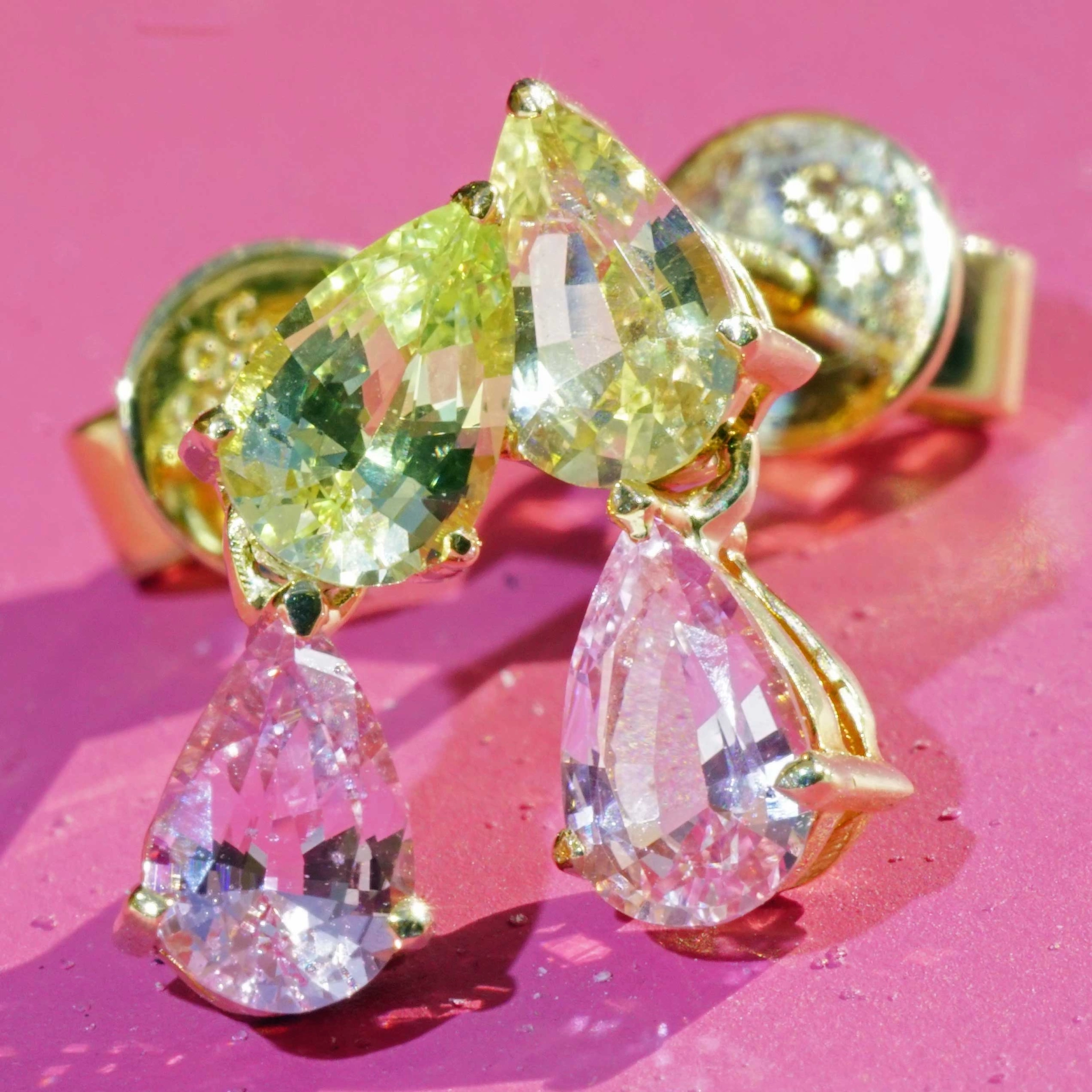 Saphir Ohrhänger 585er Gelbgold aus der Ilakaka Mine Madagascar gelb pink NATURFARBE
