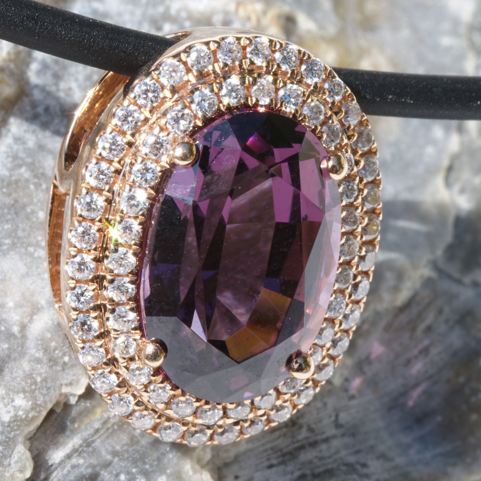 Spinell Brillant Anhänger 2.57 ct 0.19 ct violett Mine Tansania unbehandelt TOPQUALITÄT 750er Rosego