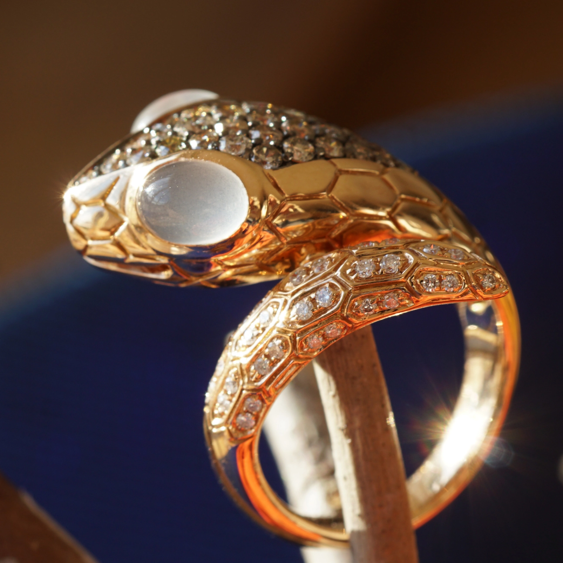 Schlange Mondstein Brillant Ring 750e Gold Rosegold gewaltig schön