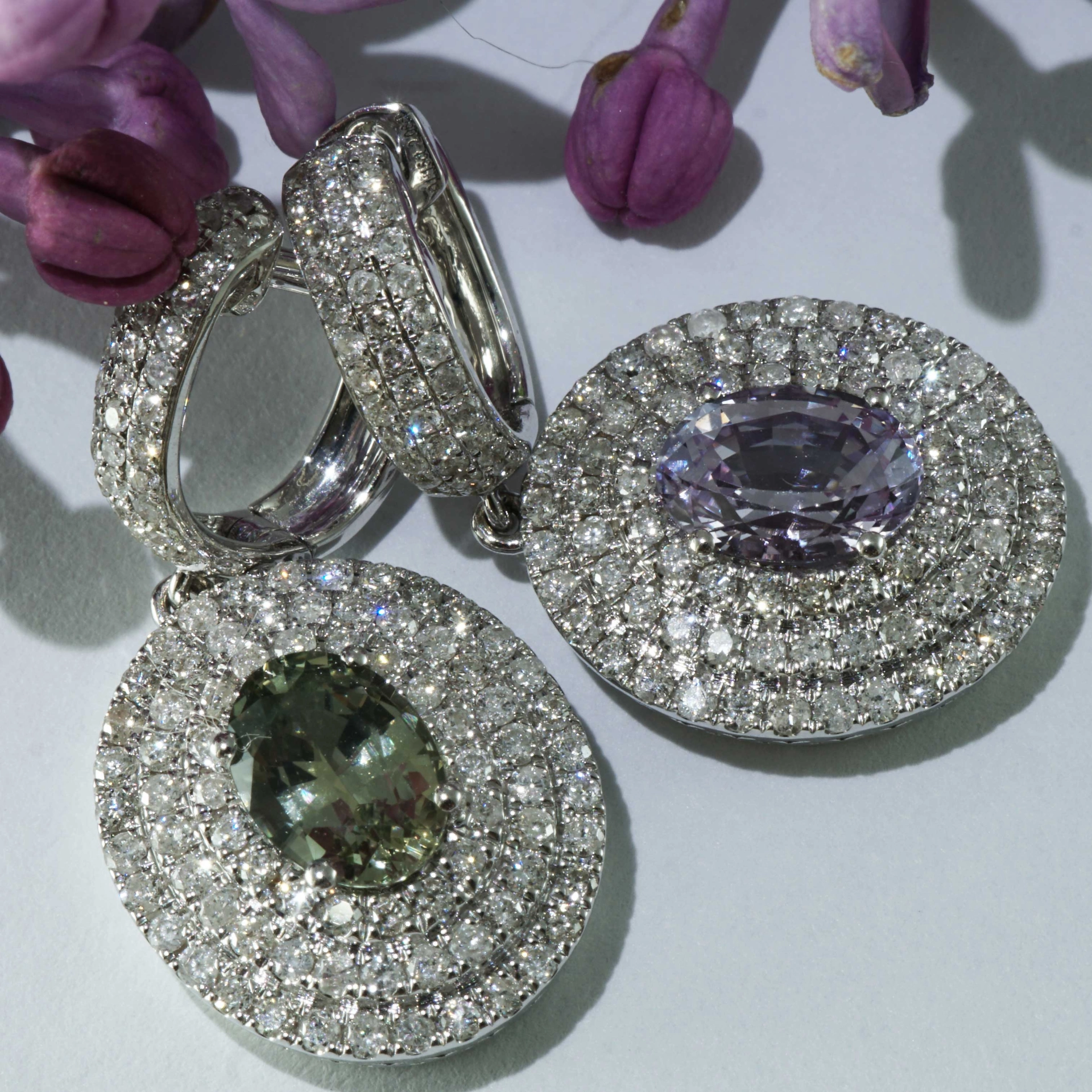 Saphir Brillant Ohrhänger 750er Weissgold aus der Ilakaka Mine Madagascar grün lavendel NATURFARBE