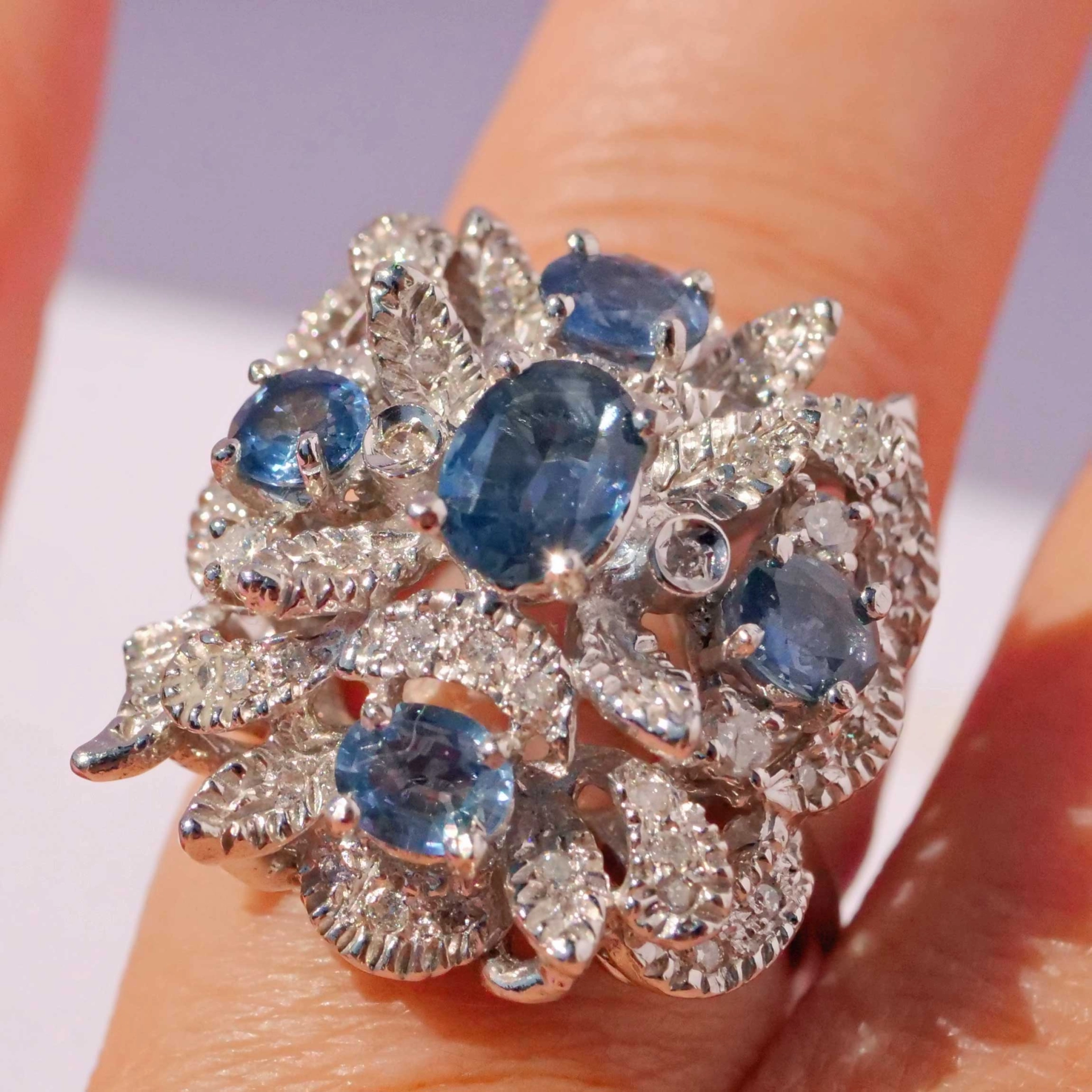 Saphir Brillant Ring 750er Weissgold 1.80 0.60 ct repräsentative florale Form 21 x 21 mm