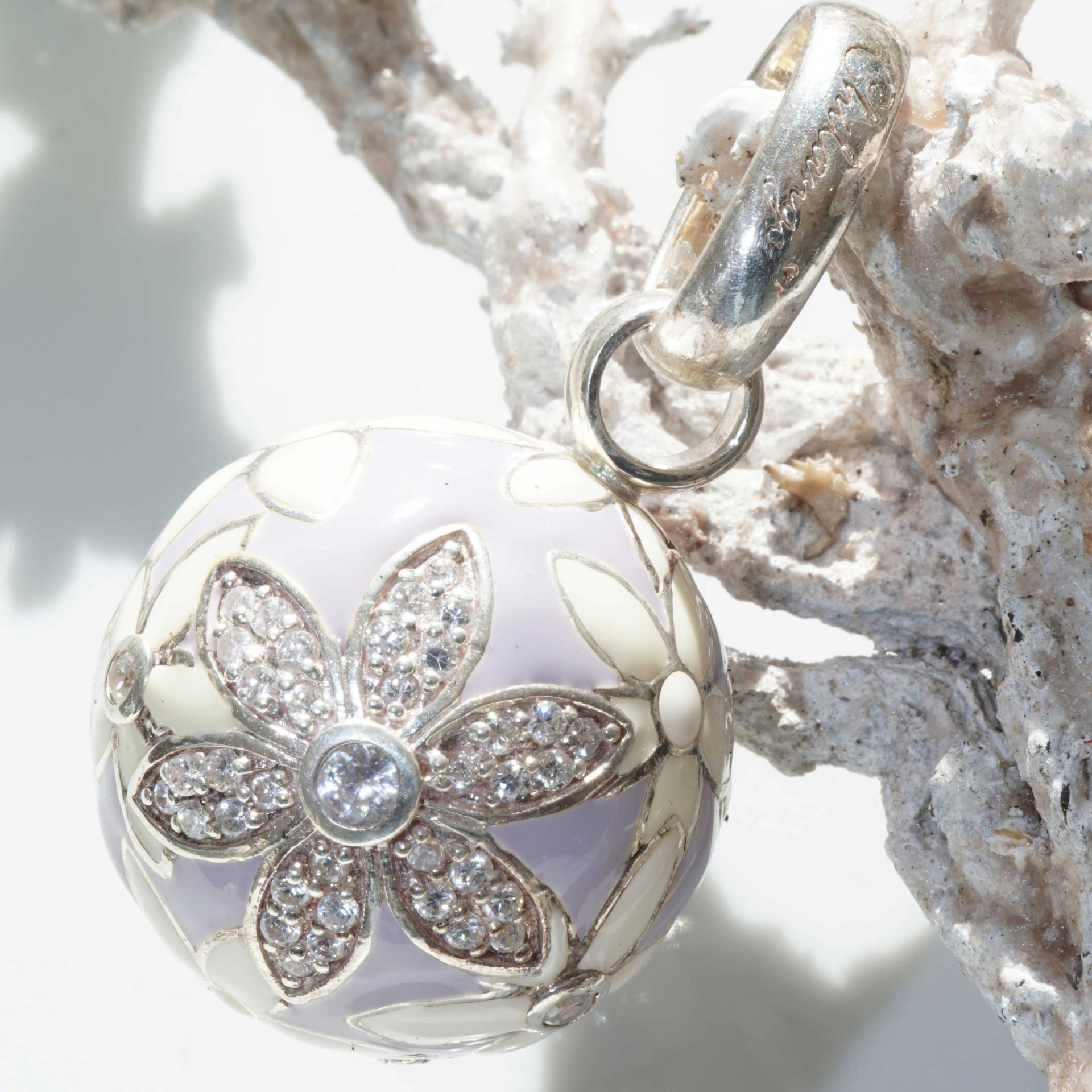 Original Chilango Anhänger im Stil Faberge Emaille Flower Flieder 925er Silber mit Steinbesatz