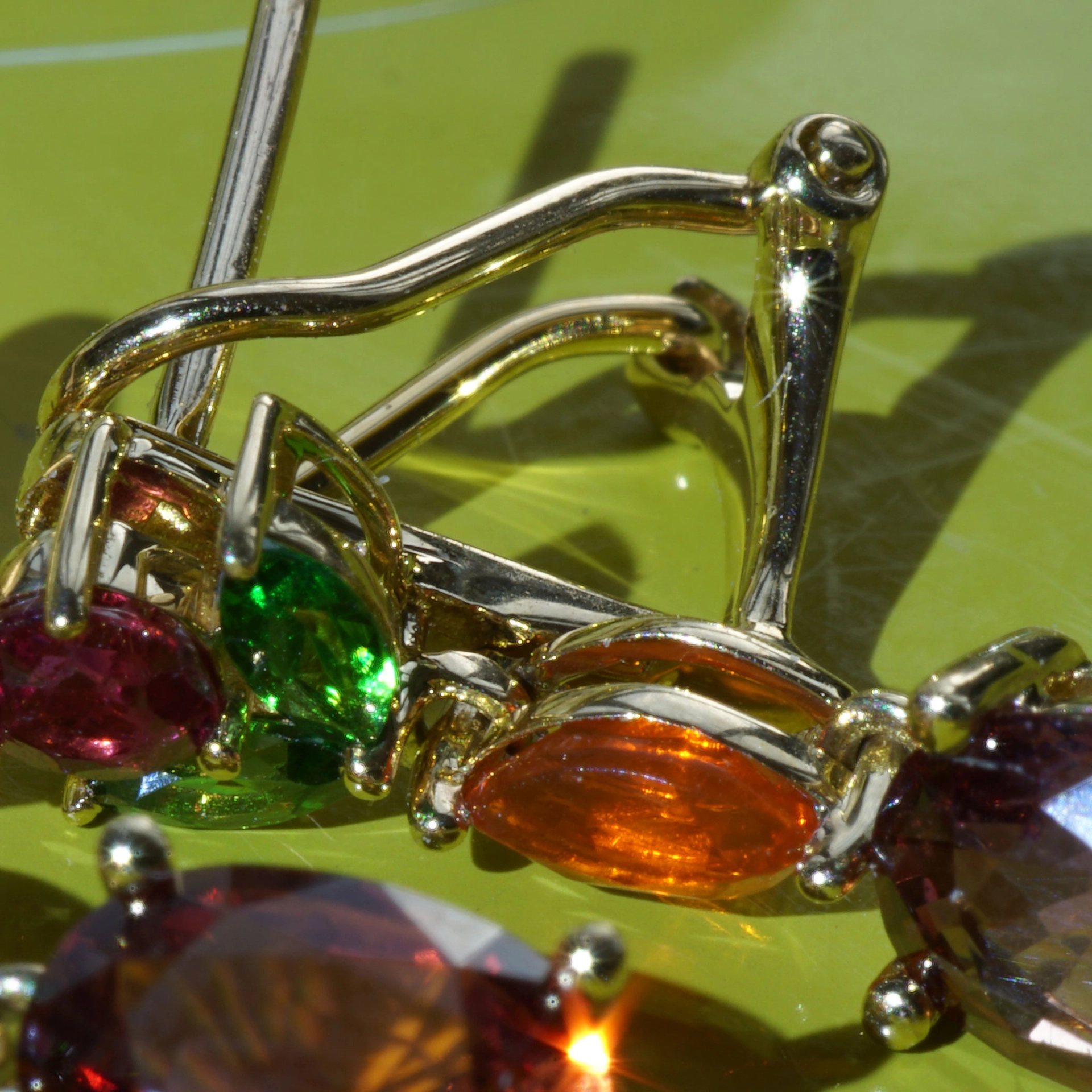 Spinel Farbstein Ohrhänger m. Stecker/Clip 750er Gelbgold...like blossoms in the wind
