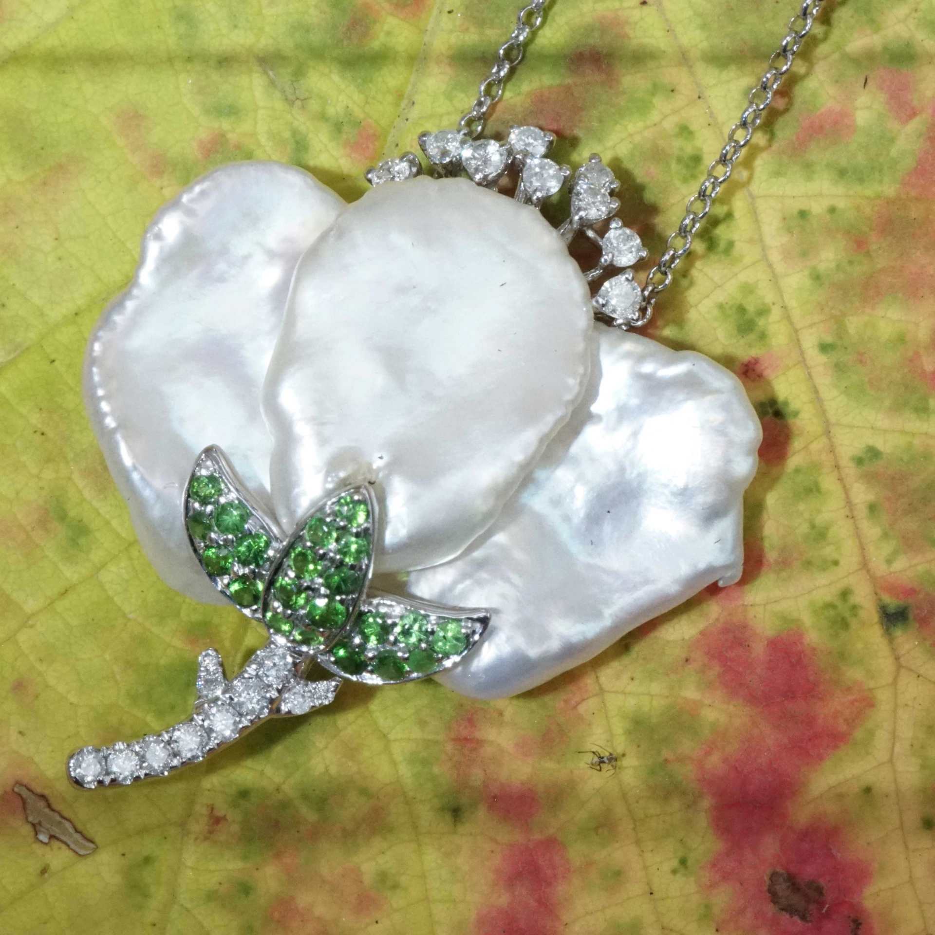 Perl Brillant Tsavorith Collier 750er Weissgold 0.30 ct .... Blume aus Edelsteinen..frozen