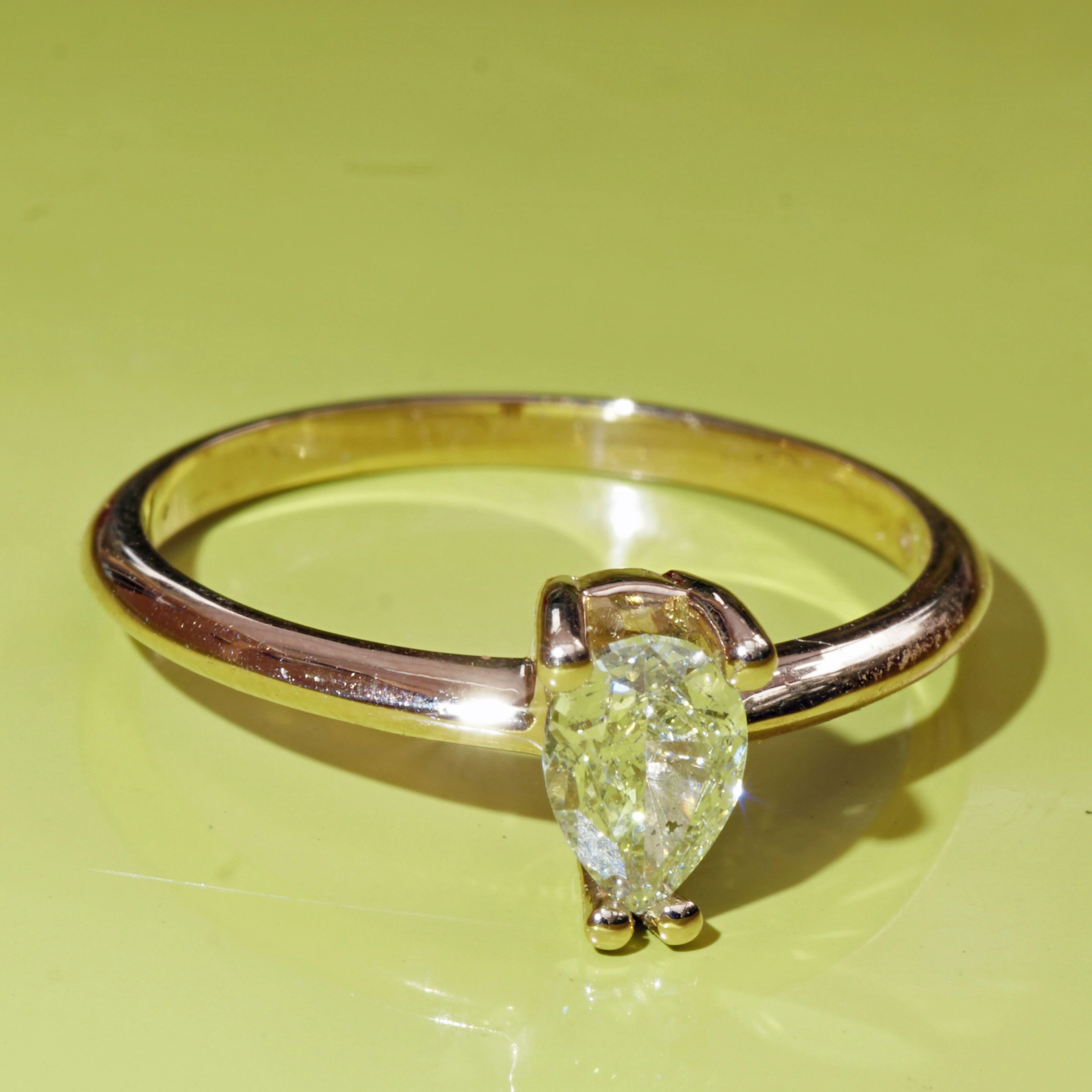 Fancy Yellow Diamant Ring NATURFARBE Pear 0.50 ct 750er GG Silhouette Schmuck Bentner-