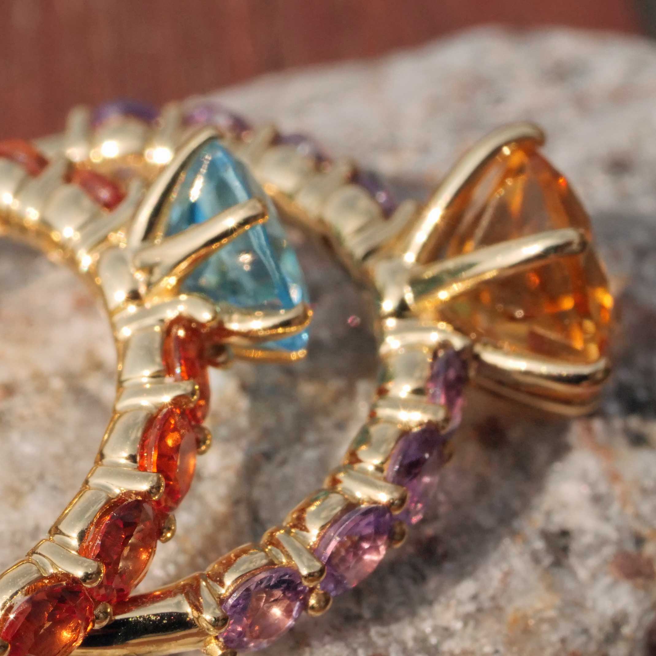 Cooler Farbstein Schmuck I Saphir Citrin Ring in 750er Gelbgold 2.63 ct in goldgelb und muskatviolett  