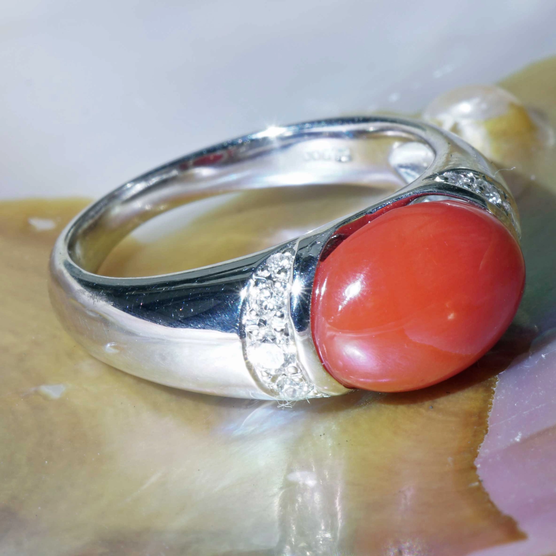 Sardegna Korall Brillant Ring 900er Platin 0.16 ct TW Lupenrein Edel!